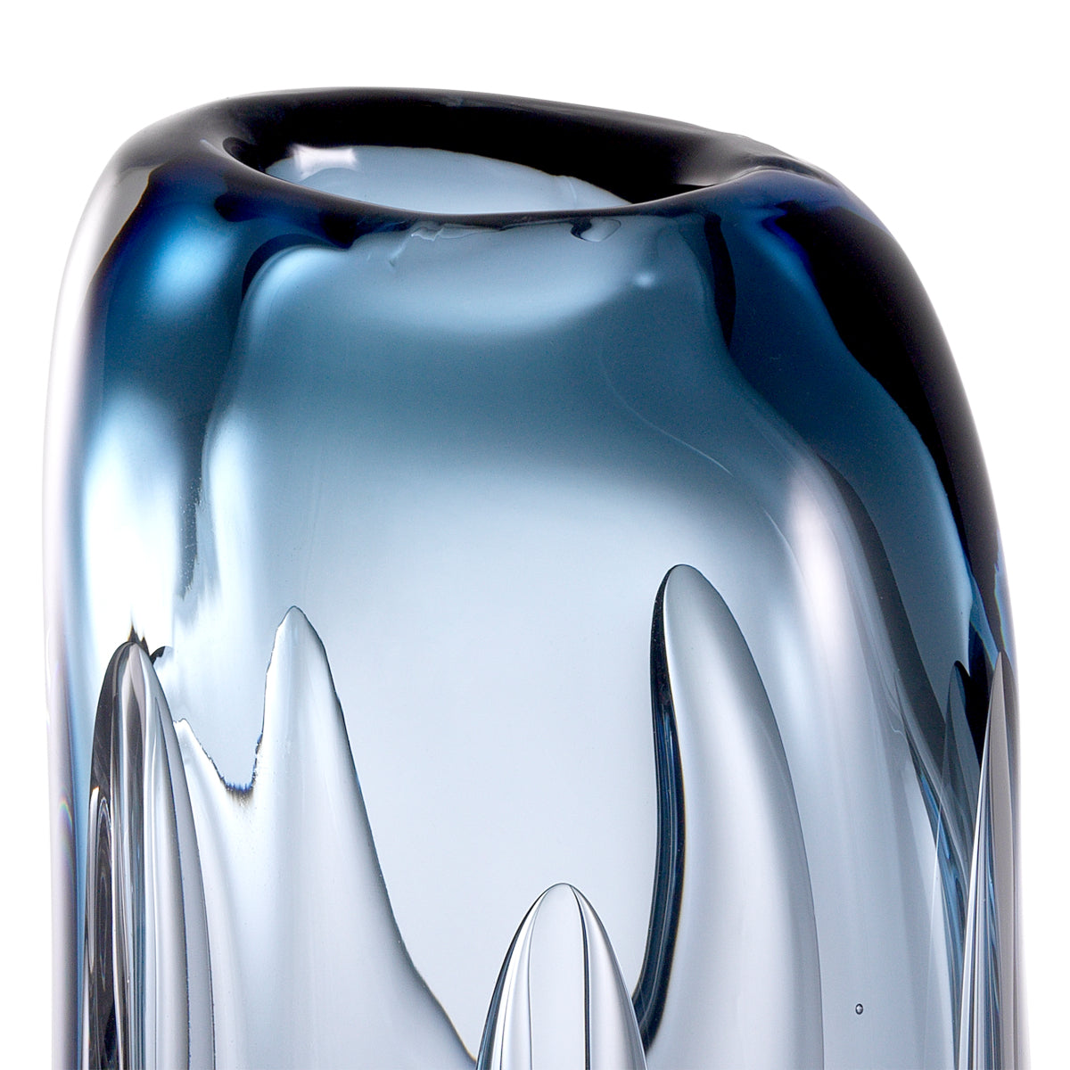Eichholtz Vase Sianni M unique. Vase Sianni M Crafted by Eichholtz this vase pairs refined design with elevated materials