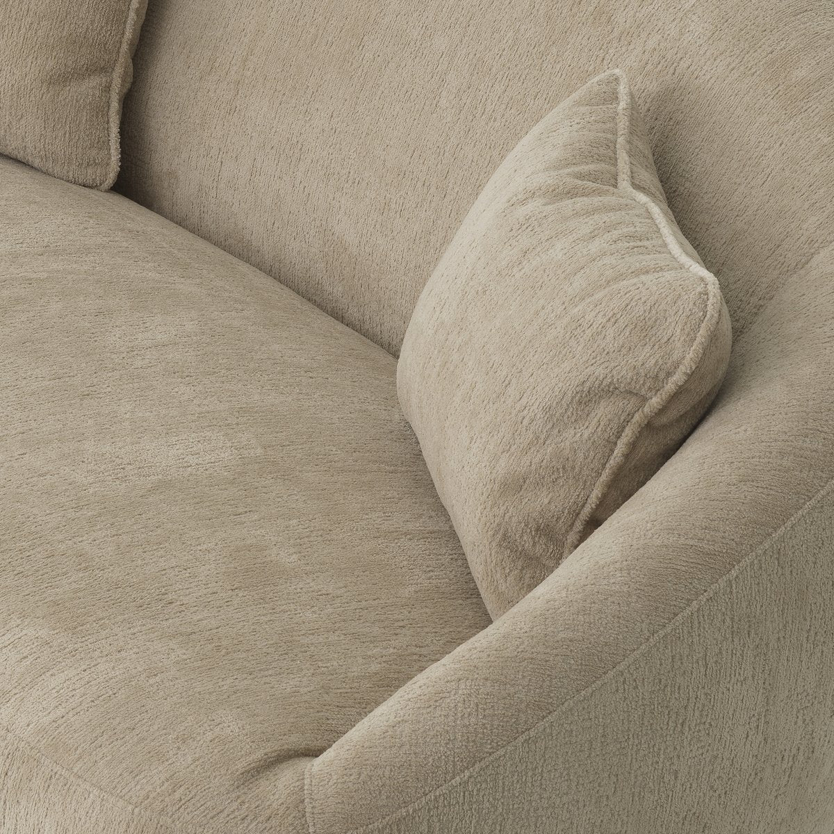 Eichholtz Sofa Avenley avelin sand sofa a low, relaxed profile. It works equally well as