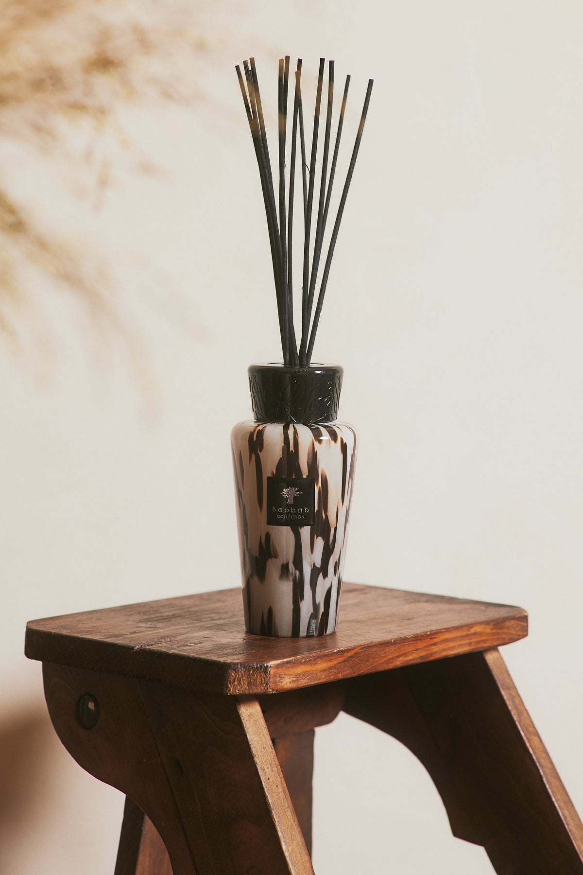 Fragrance Diffuser Pearls Black styled