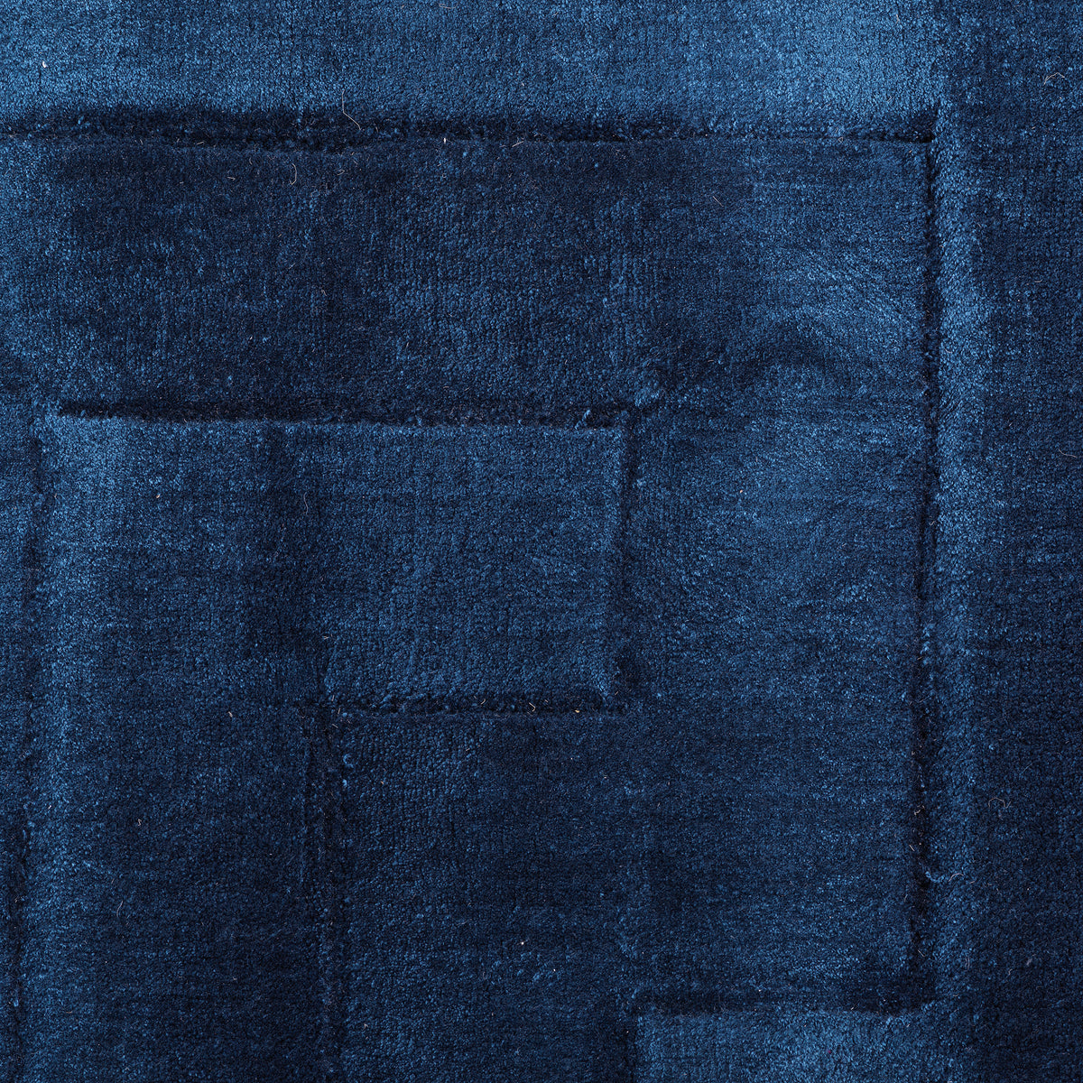 Eichholtz Rug Baldwin sapphire 300 x 400 cm Featuring a Greek key pattern, the hand woven Sapphire Baldwin Carpet 300x400cm has a nice sheen and