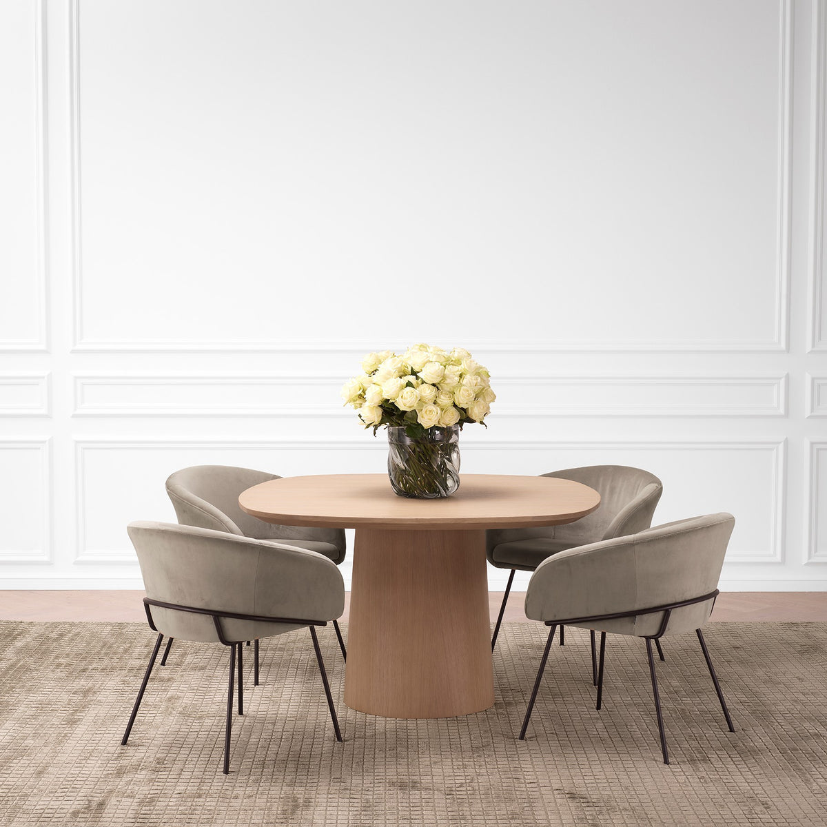 Eichholtz Dining Table Motto natural oak veneer Immerse yourself in the world of opulence with the Motto Dining Table. A masterpiece of unparalleled