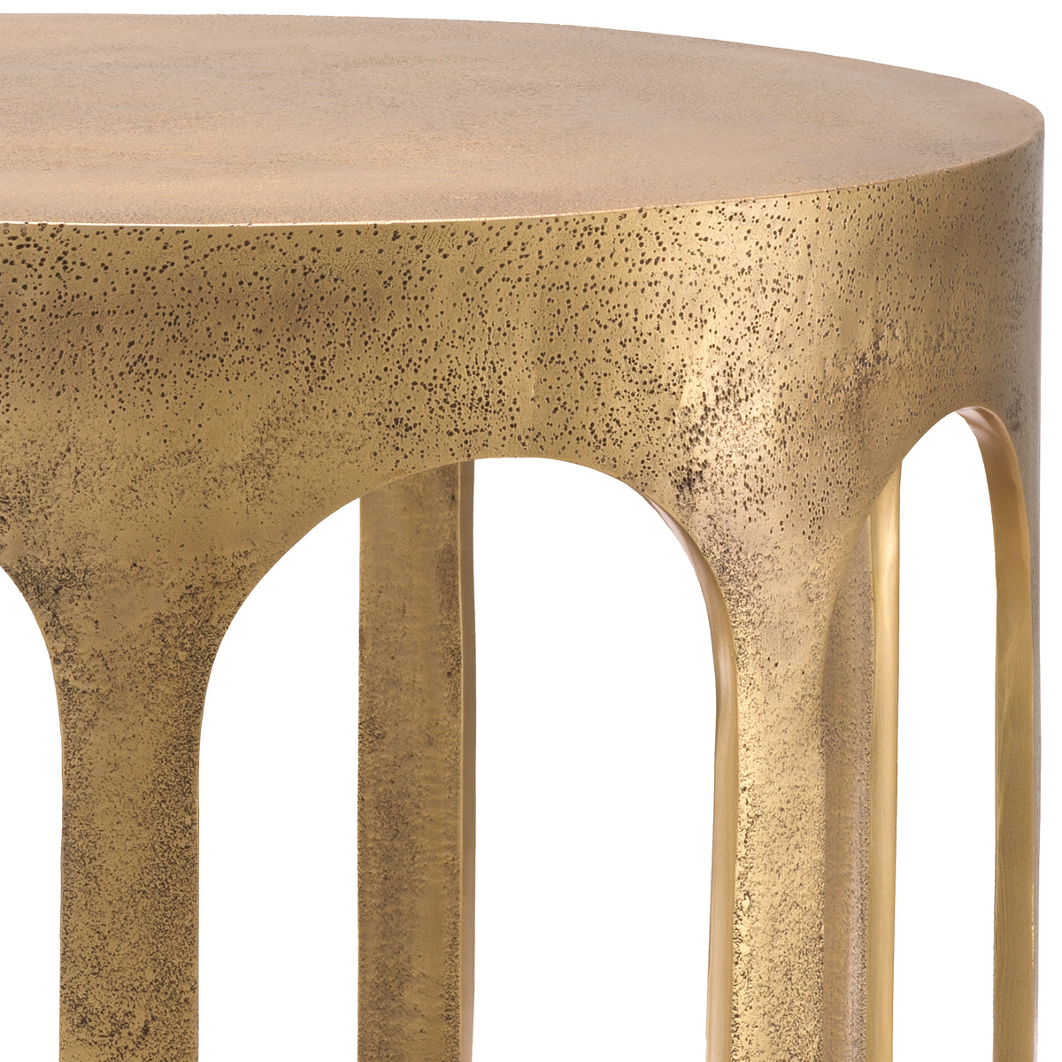 Eichholtz Side Table Gardini vintage brass finish Perfectly sized for smaller areas, the Gardini Side Table is a stunning statement piece of decor. Wi