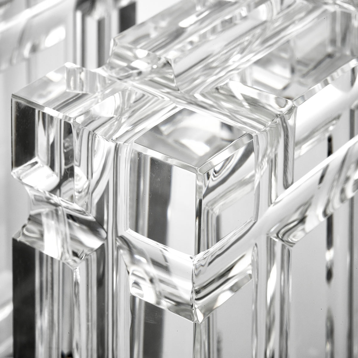 Eichholtz Bookend Linea crystal set of 2 Support your treasured books with the distinctive Linea Bookends. As a modern take on the impressive