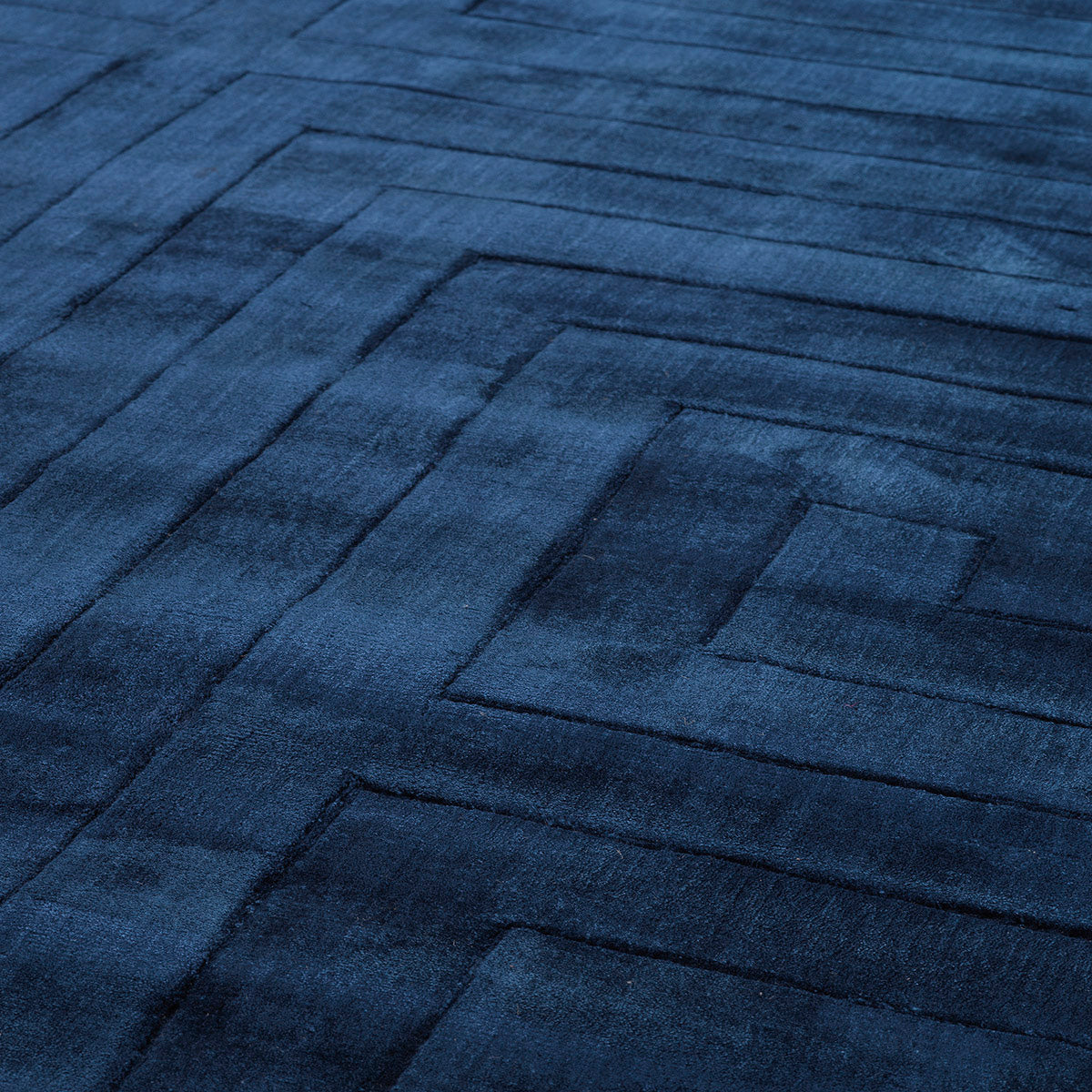 Eichholtz Rug Baldwin sapphire 300 x 400 cm Featuring a Greek key pattern, the hand woven Sapphire Baldwin Carpet 300x400cm has a nice sheen and