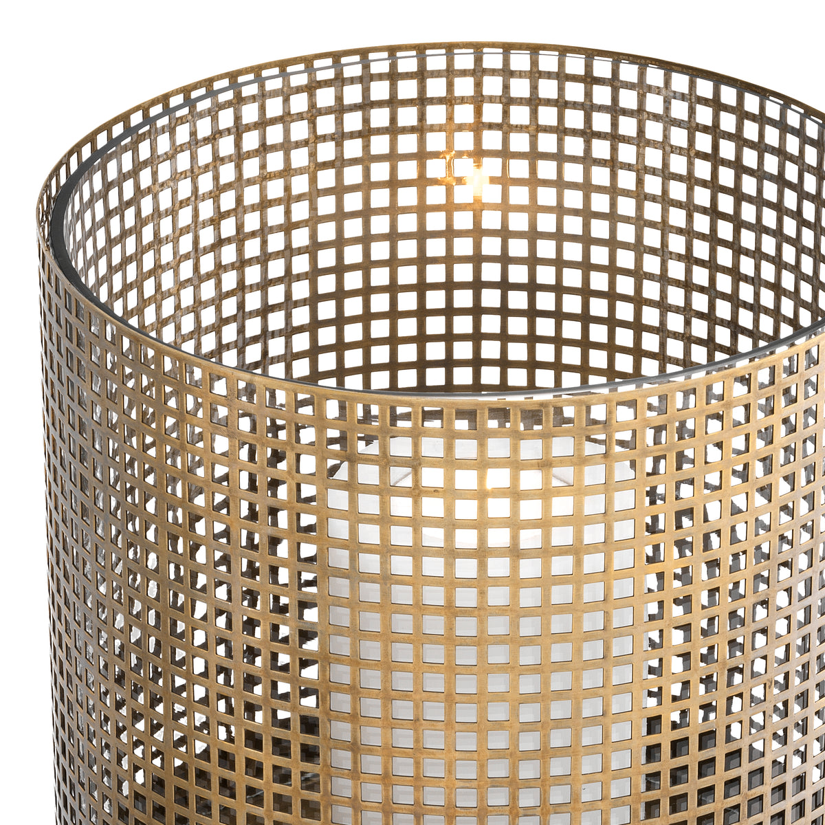 Eichholtz Hurricane Sterling vintage brass finish Create a warm and welcoming atmosphere in your home with the Sterling Hurricane. This gorgeous candl