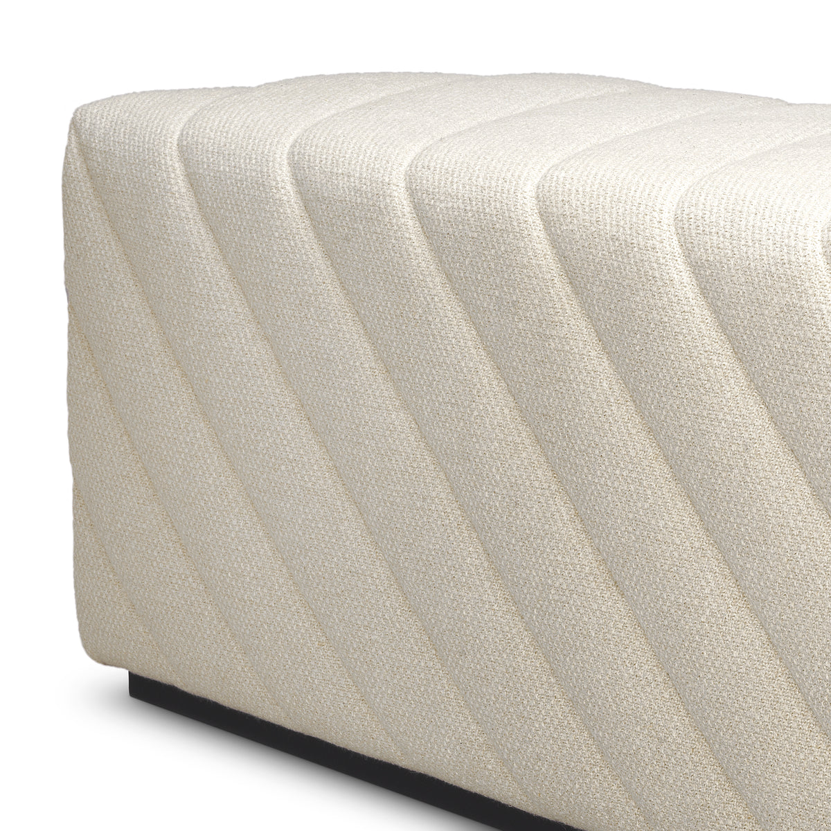 Eichholtz Bench Avellino rêve cream Elevate your interior design with Eichholtz's Bench Avellino, a signature furnishing solution that b