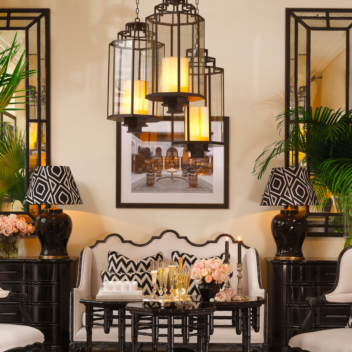Eichholtz Lantern Monticello L cm black finish Tastefully blending contemporary design with a touch of industrial flair, the Monticello L Lantern i
