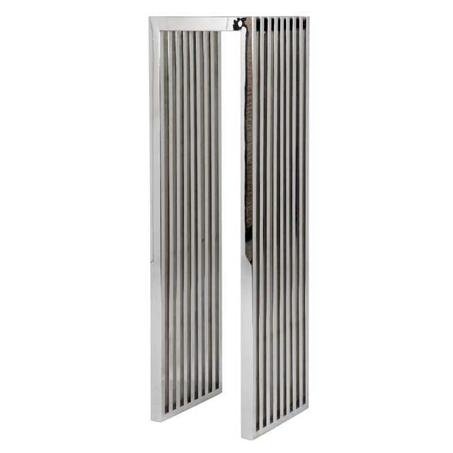 Eichholtz Column Carlisle Characterised by an architectural design and a slanted line pattern, the sleek and shiny Carlisle Co