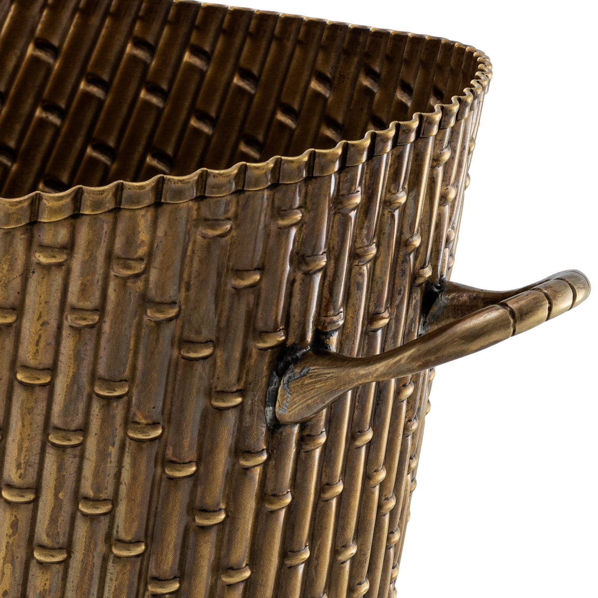 Detail shot of Wine Cooler Barletta S craftsmanship — Brass accents (Image 5)