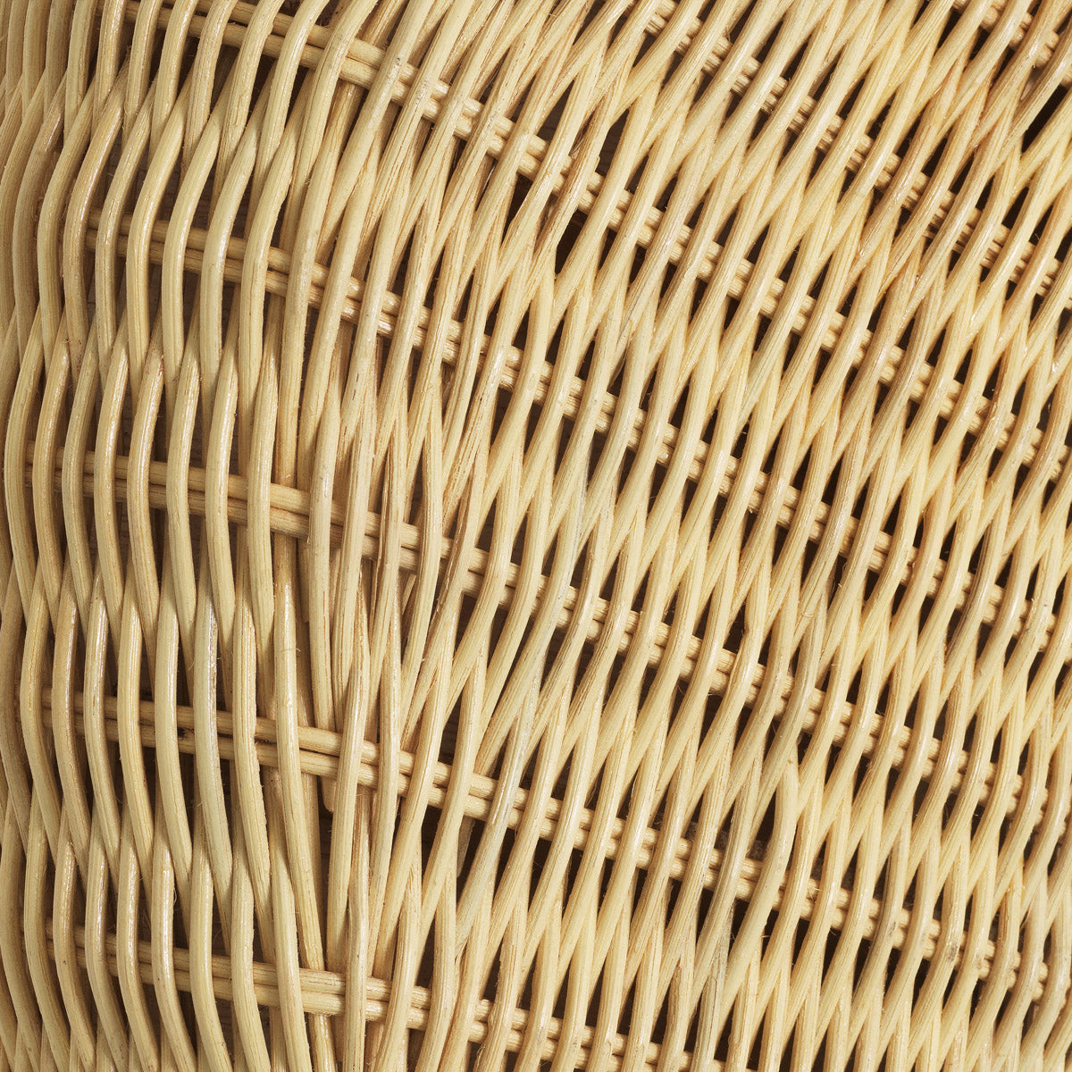 Detail shot of Mirror Bilbao craftsmanship — premium materials accents (Image 5)