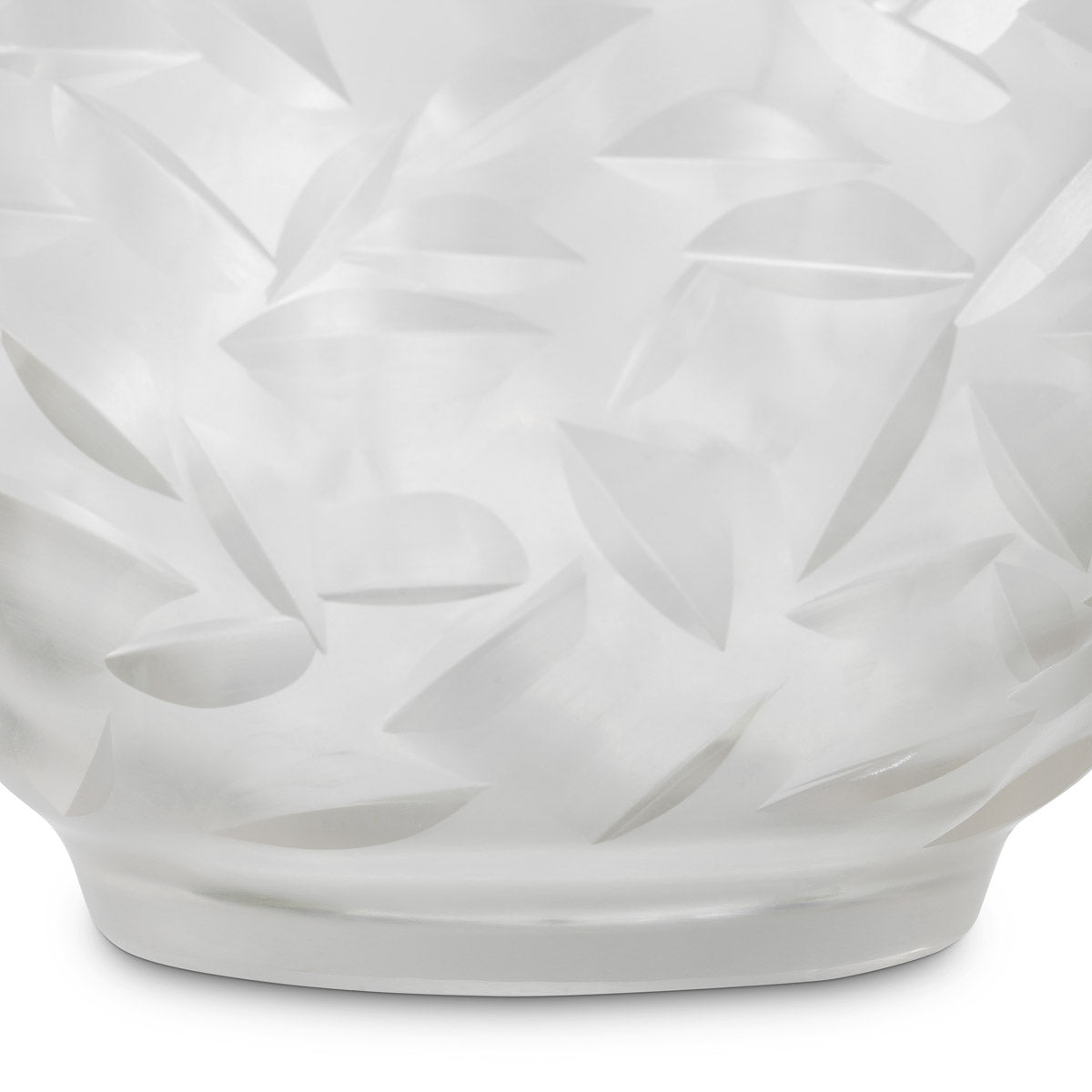 Vase Hadleigh by Eichholtz in a styled setting — Clear Color, Handmade Glass, Handcut Pattern (Image 4)