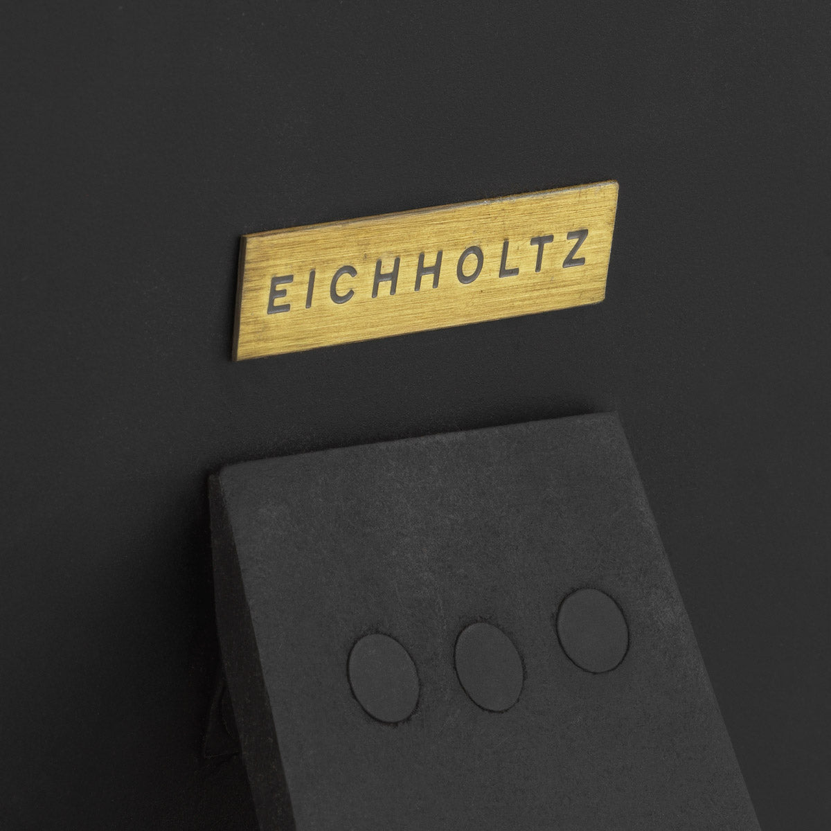 Close-up of Picture Frame Chriswick set of 2 highlighting Brass and Antique Brass (Image 10)