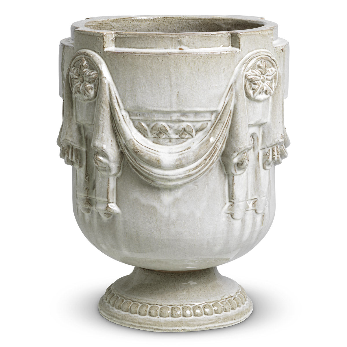 Angled view of Outdoor Planter Chandler showing proportions and detailing (Image 3)