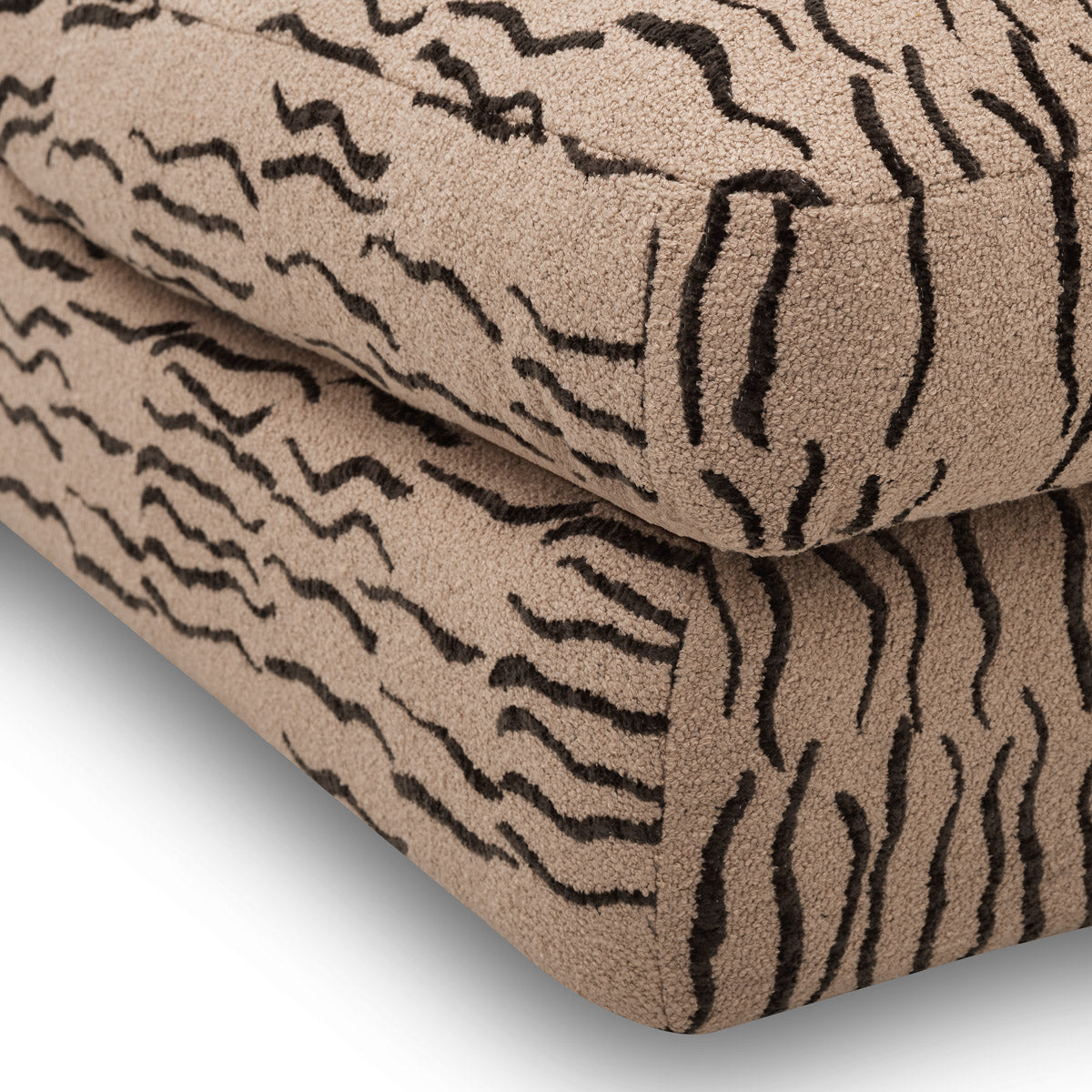 Packaging or detail view for Chair Alden — Polyester & finish highlights (Image 7)