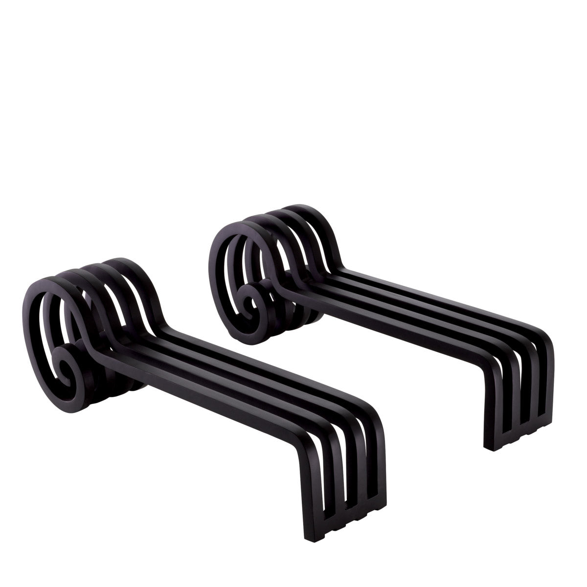 Eichholtz Andiron Mardor set of 2 Made up of sturdy rear shanks and of elegantly curled guard bars, these useful fireplace