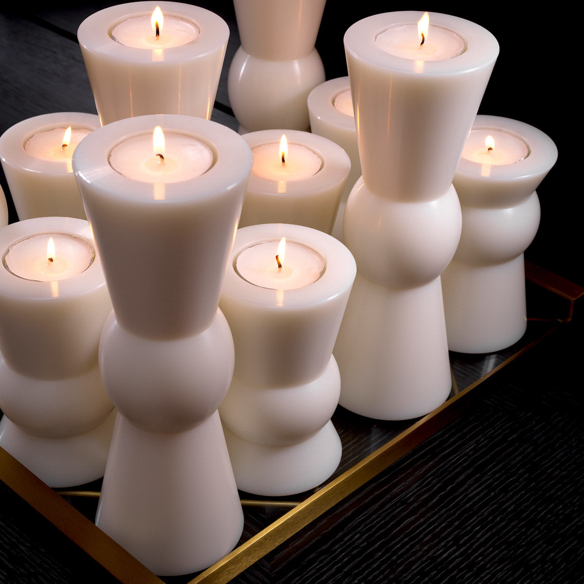 Eichholtz Artificial Candle Arto S set of 2 a cosy, warm atmosphere in your home. Its elegant design is characterised by a large