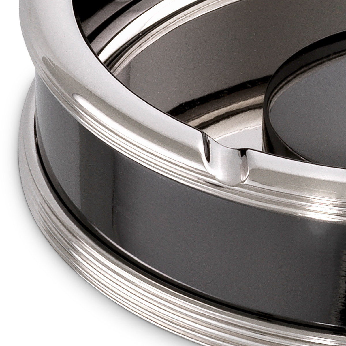 Eichholtz Ashtray Ella nickel finish ashtray features a stylish rim at the top and the bottom. No smokers