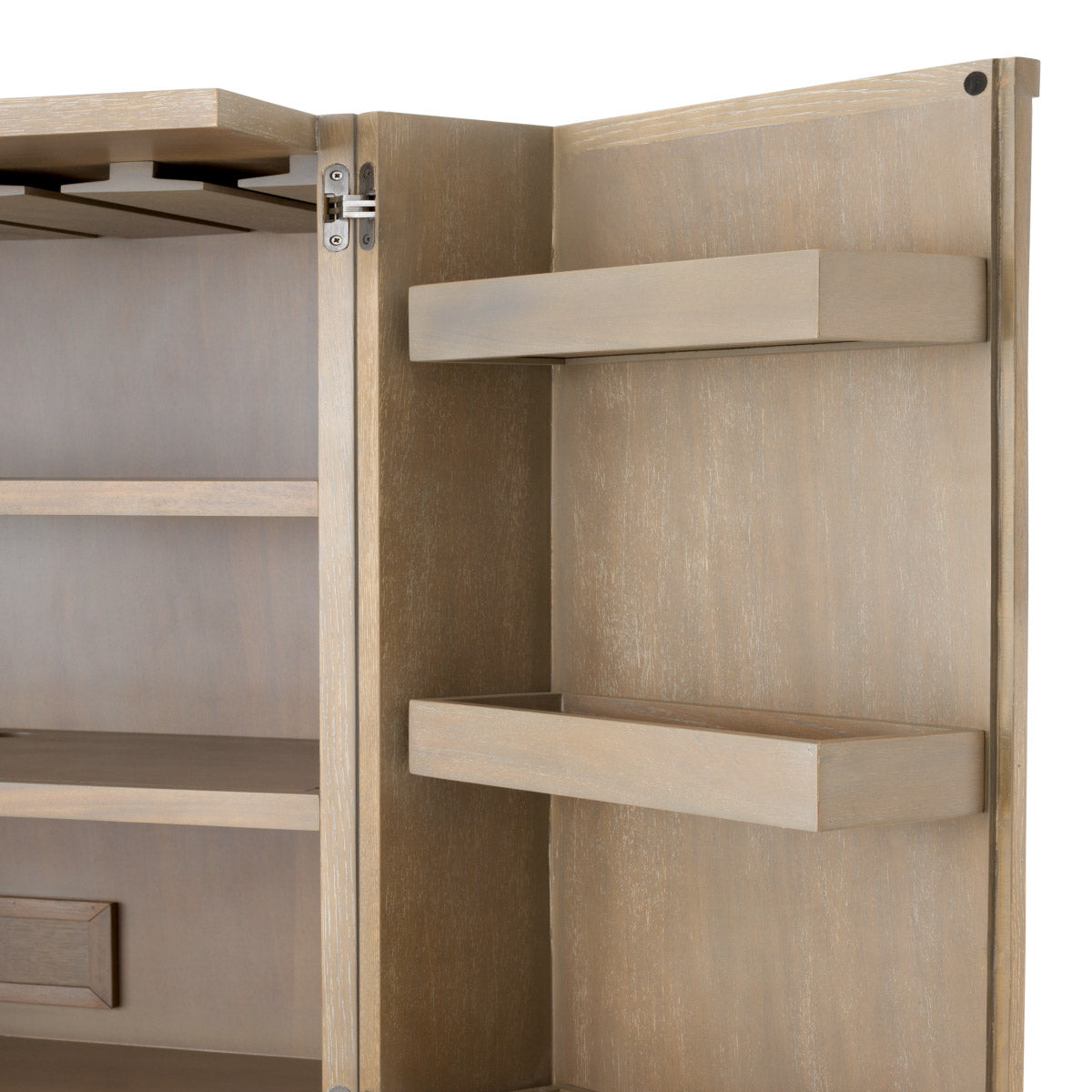 Eichholtz Bar Cabinet Highland and rectangular silhouettes, the cabinet doors will surely be great eye-catchers. Open them up to