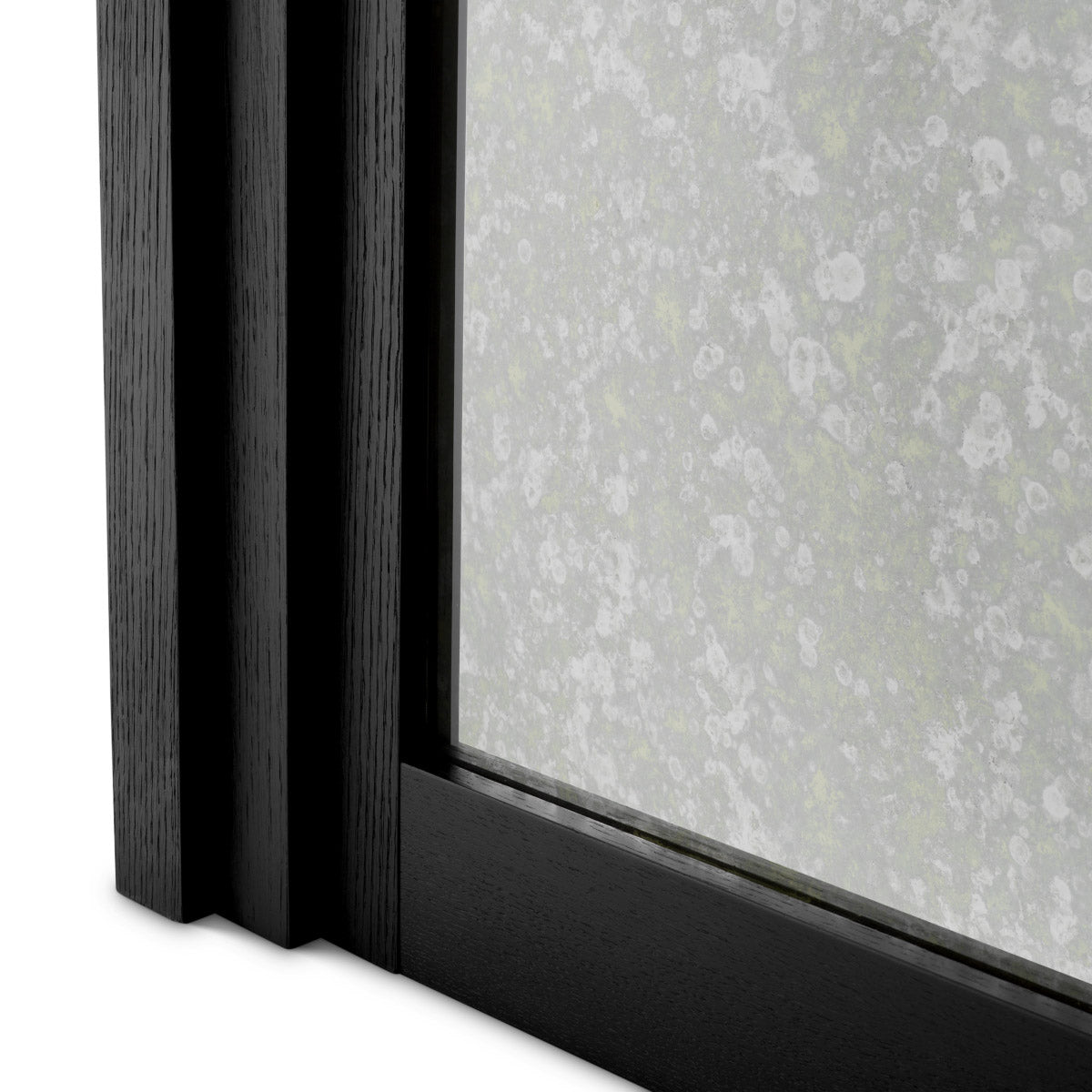 Eichholtz Bar Metropolitan and objects and the way in which they're presented. The collection also looks to the