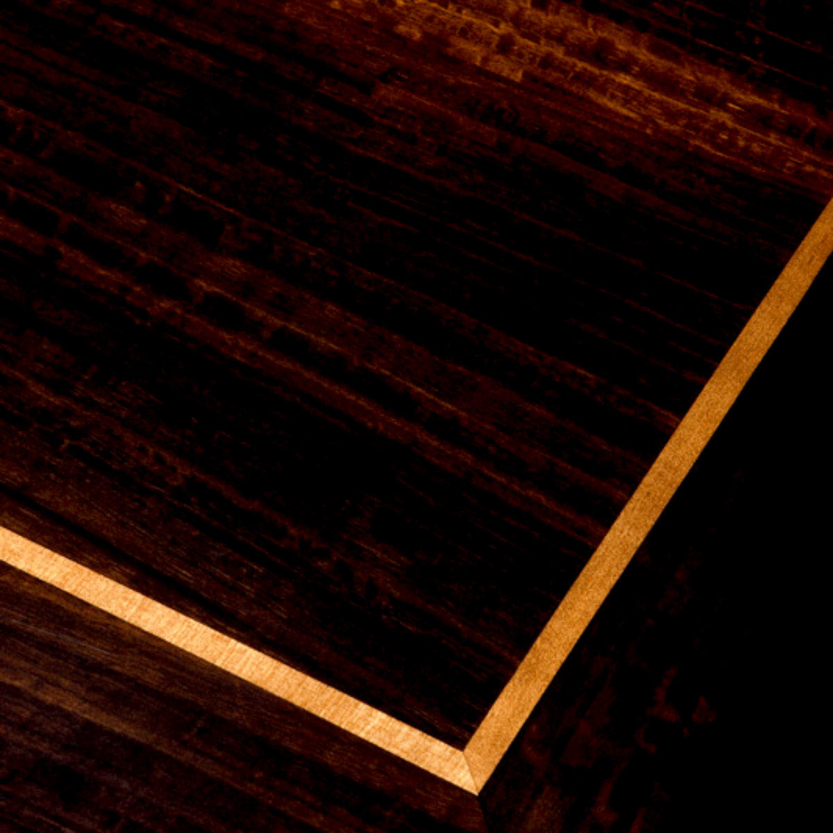 Eichholtz Console Table Umberto in a lighter veneer shade. Console Table Umberto Crafted by Eichholtz this console table pairs