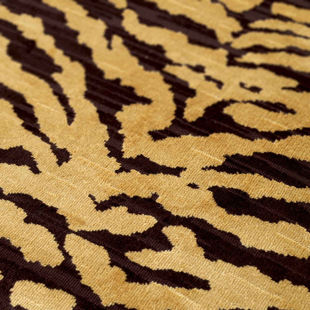 Eichholtz Cushion Tigris L materials for a statement in any luxury interior. Expertly made for enduring style and everyday