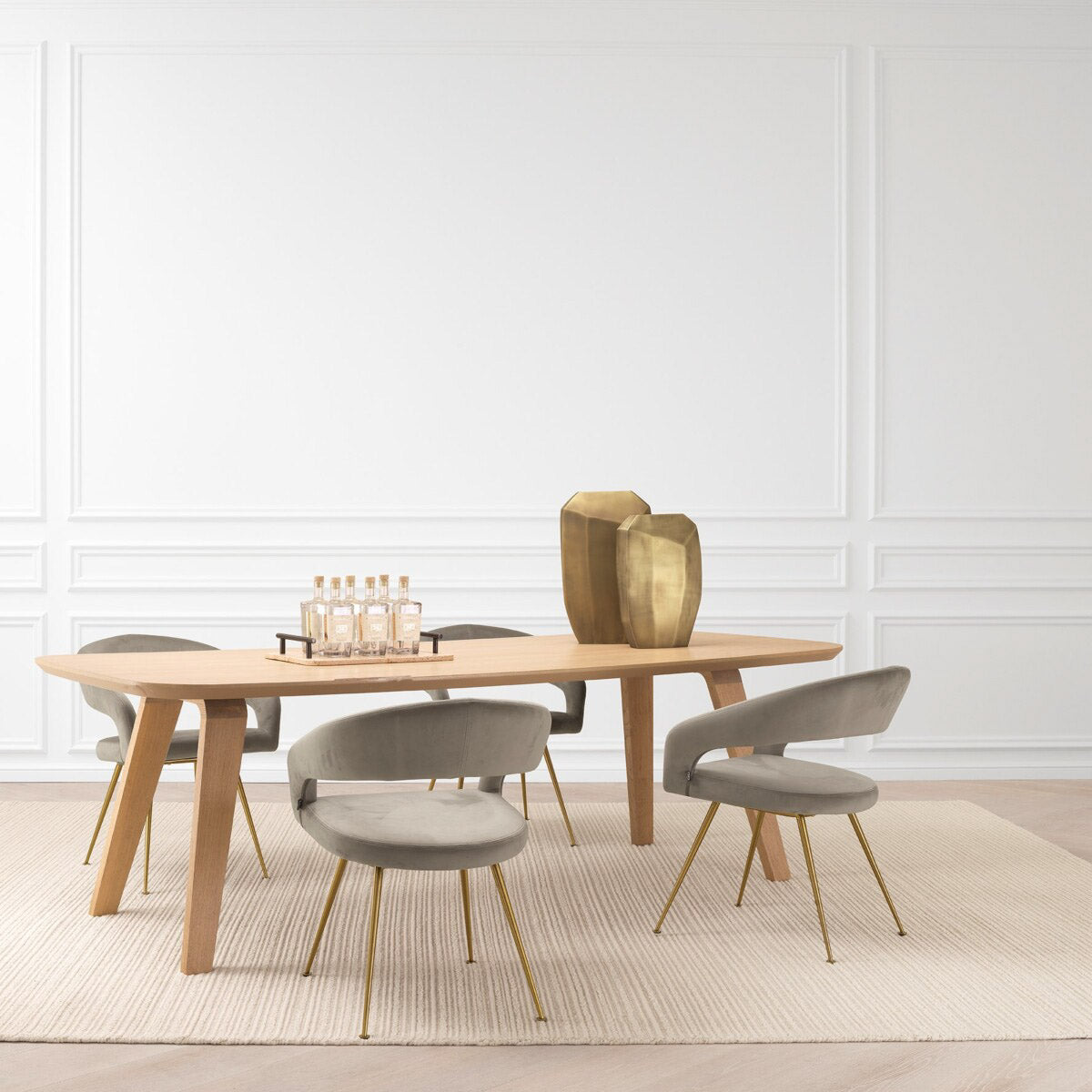 Eichholtz Dining Table Glover combines a contemporary design with the natural beauty of oak veneer. Perfect for both formal