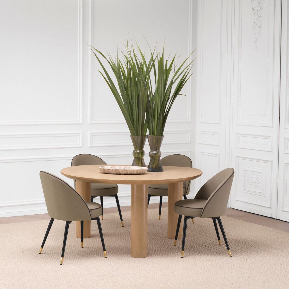 Eichholtz Dining Table Lombardo attention to detail, this table features a sleek natural oak veneer that exudes contemporary elegance.