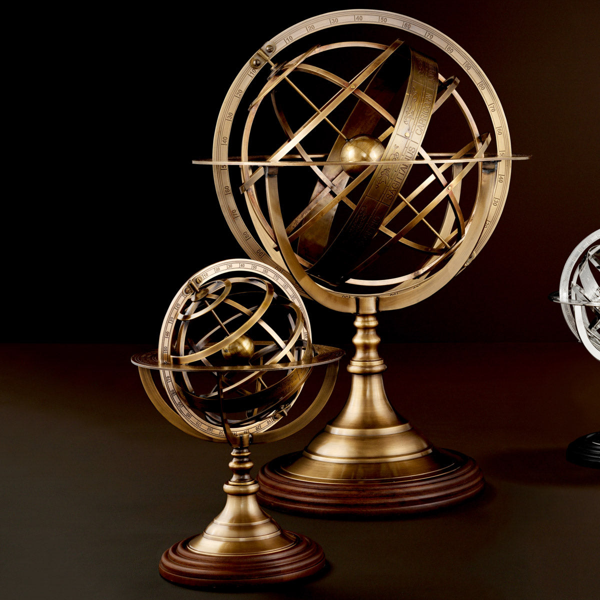 Eichholtz Globe L zodiac, axis and pedestal with brown plinth, this large globe with antique brass finish lends