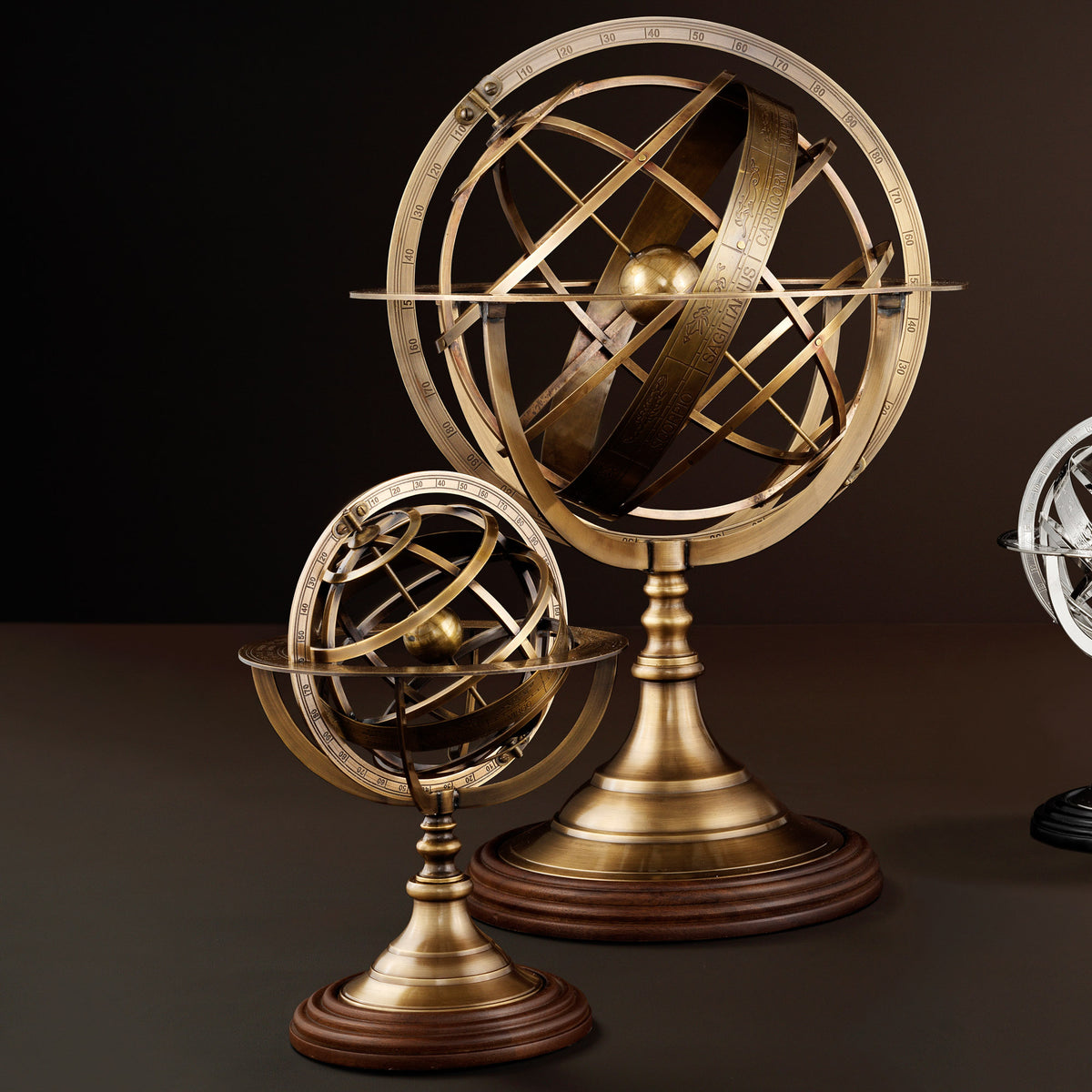 Eichholtz Globe S character to any shelf, desk, or tabletop. Globe S Crafted by Eichholtz this deco accessory