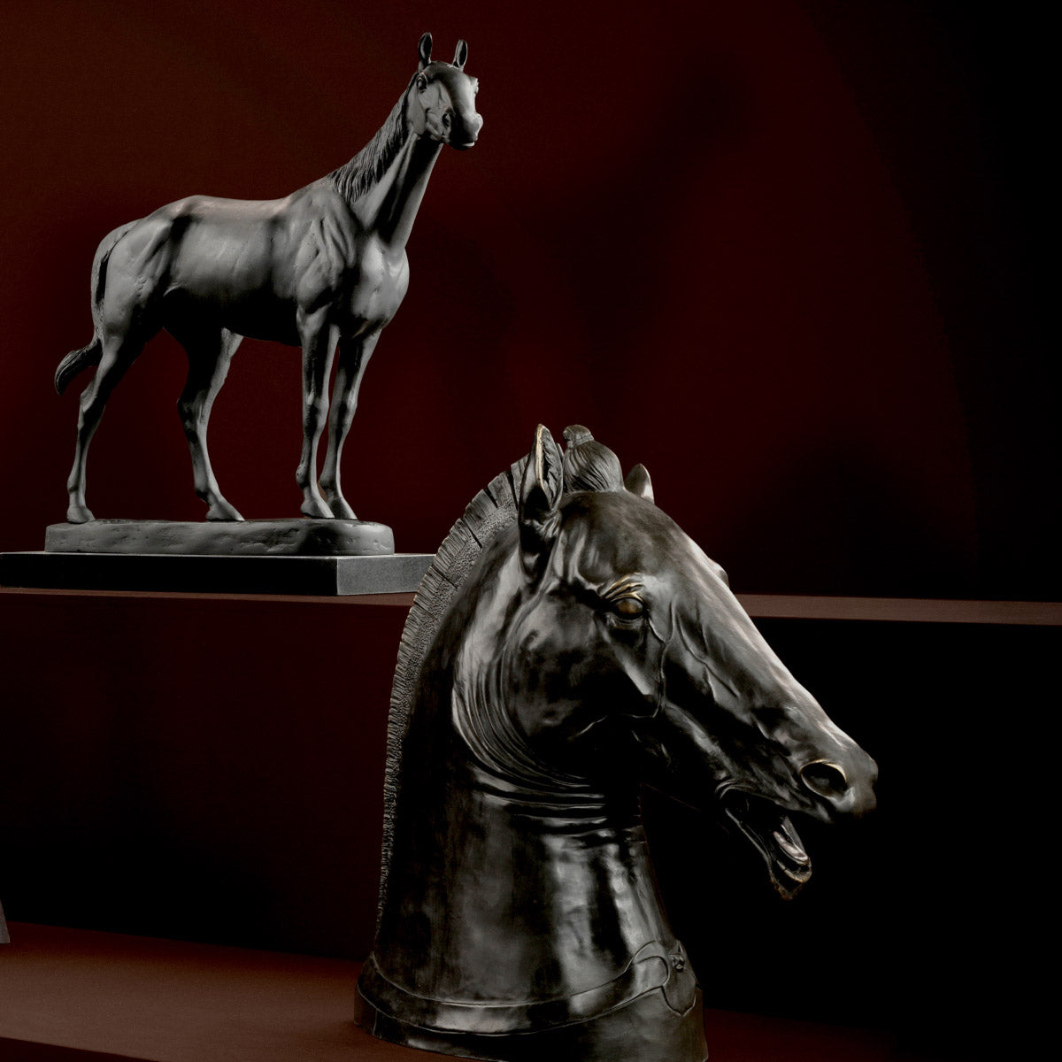 Eichholtz Horse Rodondo perfectly fits on a mantel, console table or credenza. Its antique bronze finish has a