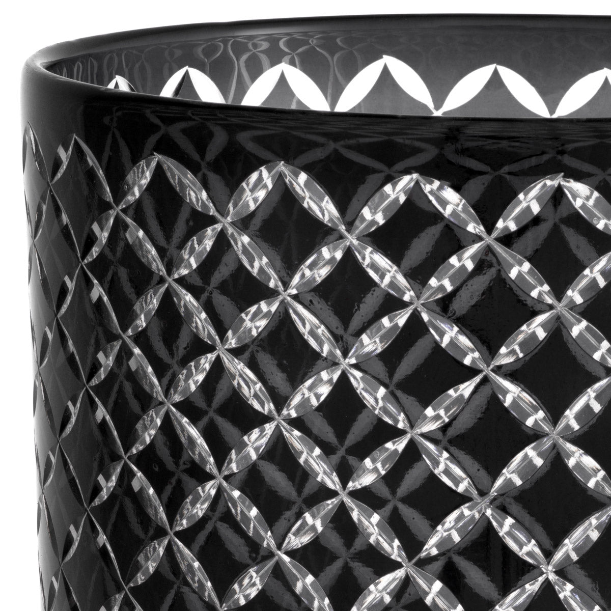 Eichholtz Hurricane Gable L enchanting atmosphere that resonates with timeless sophistication. Hurricane Gable L Crafted by Eichholtz thi...