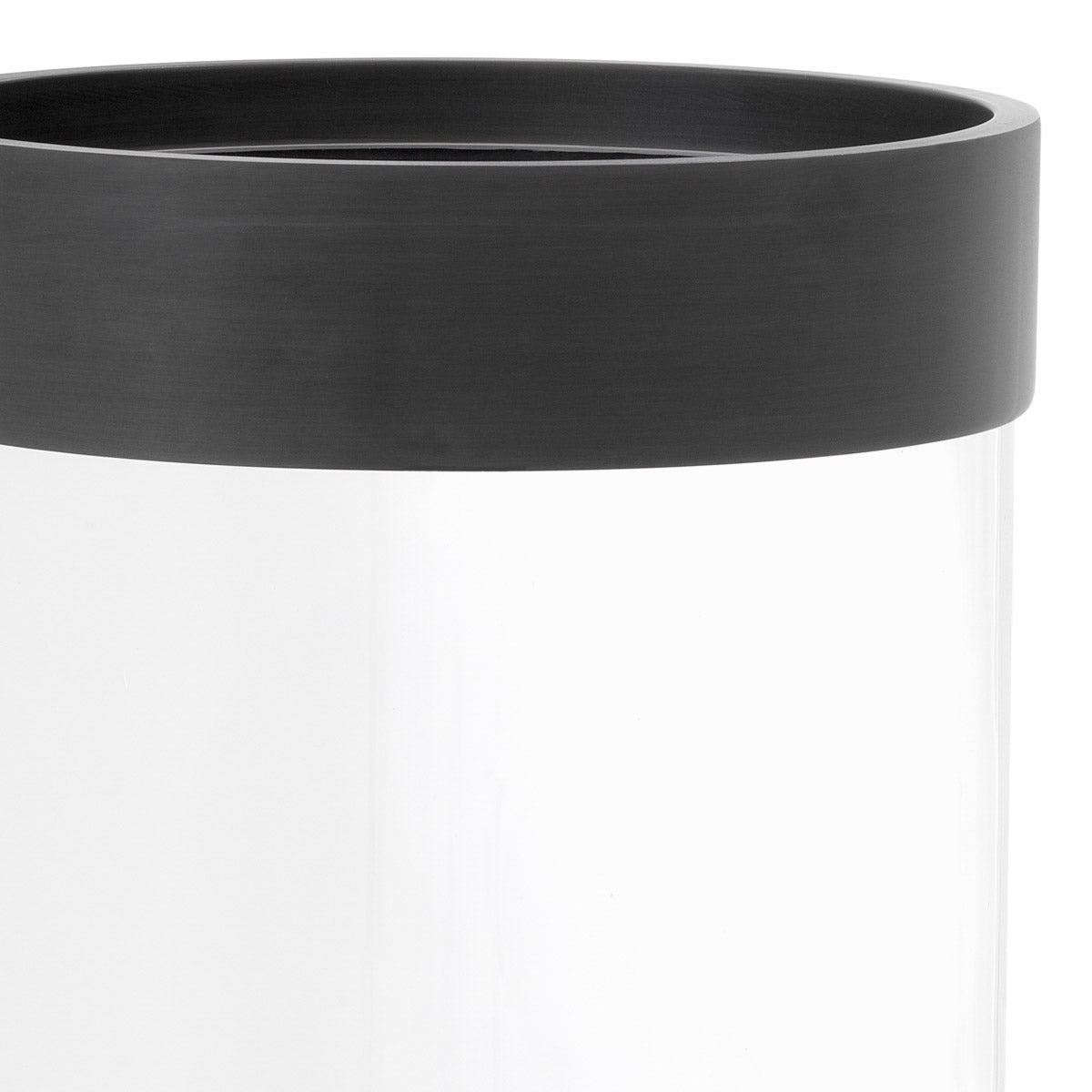 Eichholtz Hurricane Vertex L a stunning bronze rim. Hurricane Vertex L Crafted by Eichholtz this hurricane pairs refined design