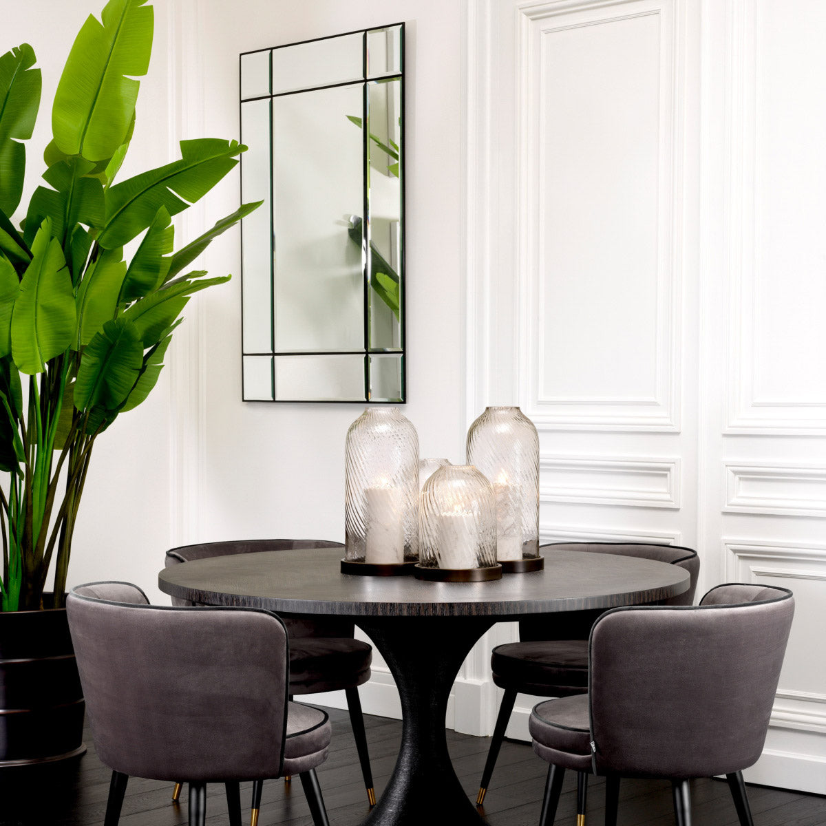 Eichholtz Mirror Beaumont frame and bevelled mirror glass. This wall mirror is perfect if you are looking for