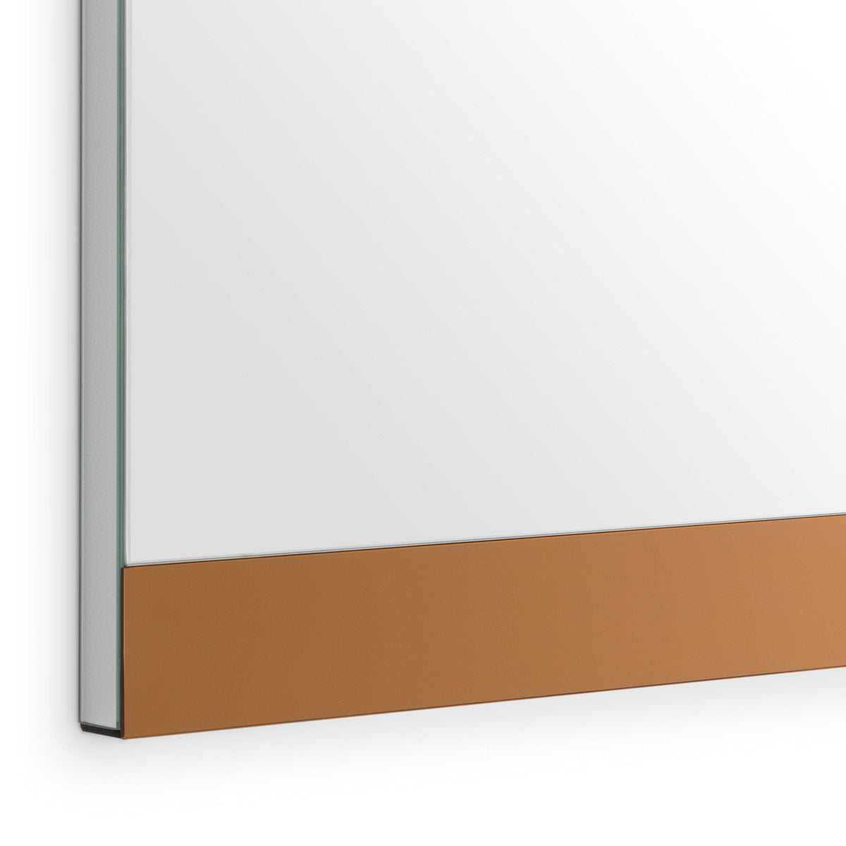 Eichholtz Mirror Cevio L glass, adding small touches of luxurious style to its otherwise understated look. Mirror Cevio L