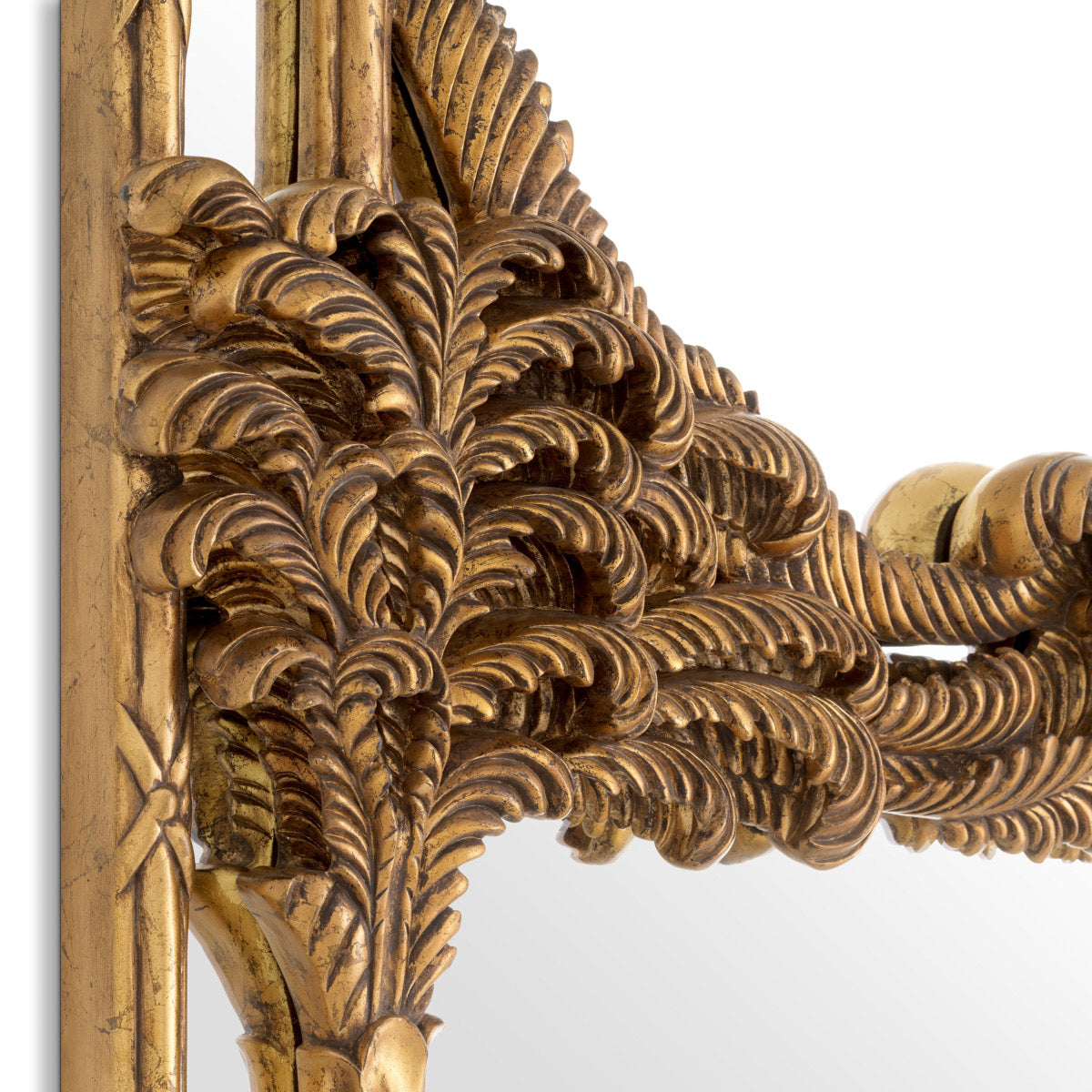 Eichholtz Mirror Le Royal add a touch of charm and grace to any interior. Mirror Le Royal Crafted by
