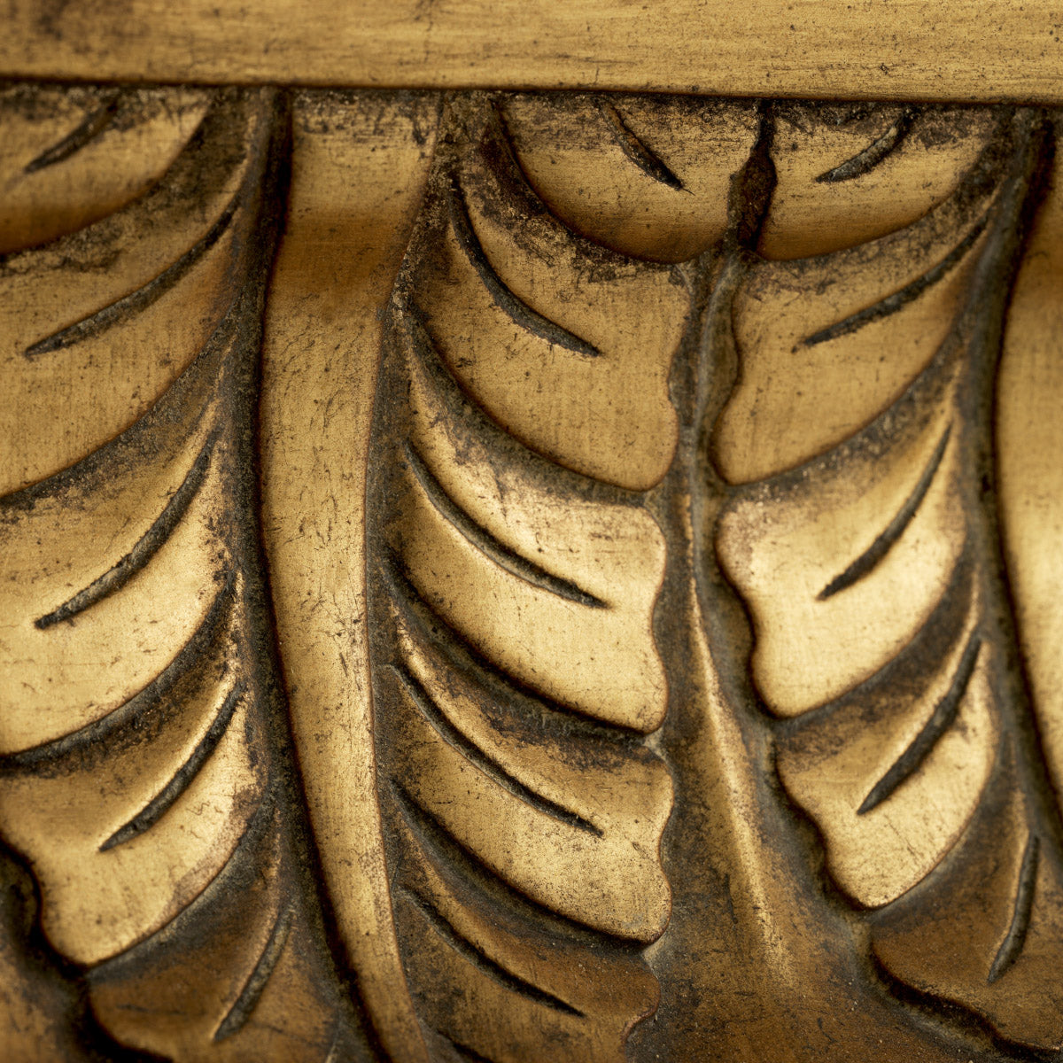 Eichholtz Mirror Sahure L the Ionic order are at the top and rows of acanthus fronds of the Corinthian