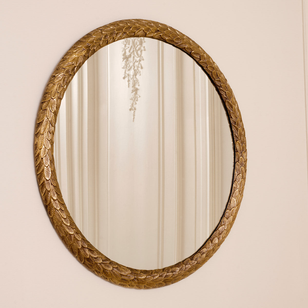 Eichholtz Mirror Soave its artisanal leaves pattern and alluring vintage brass finish, this wall mirror infuses any living