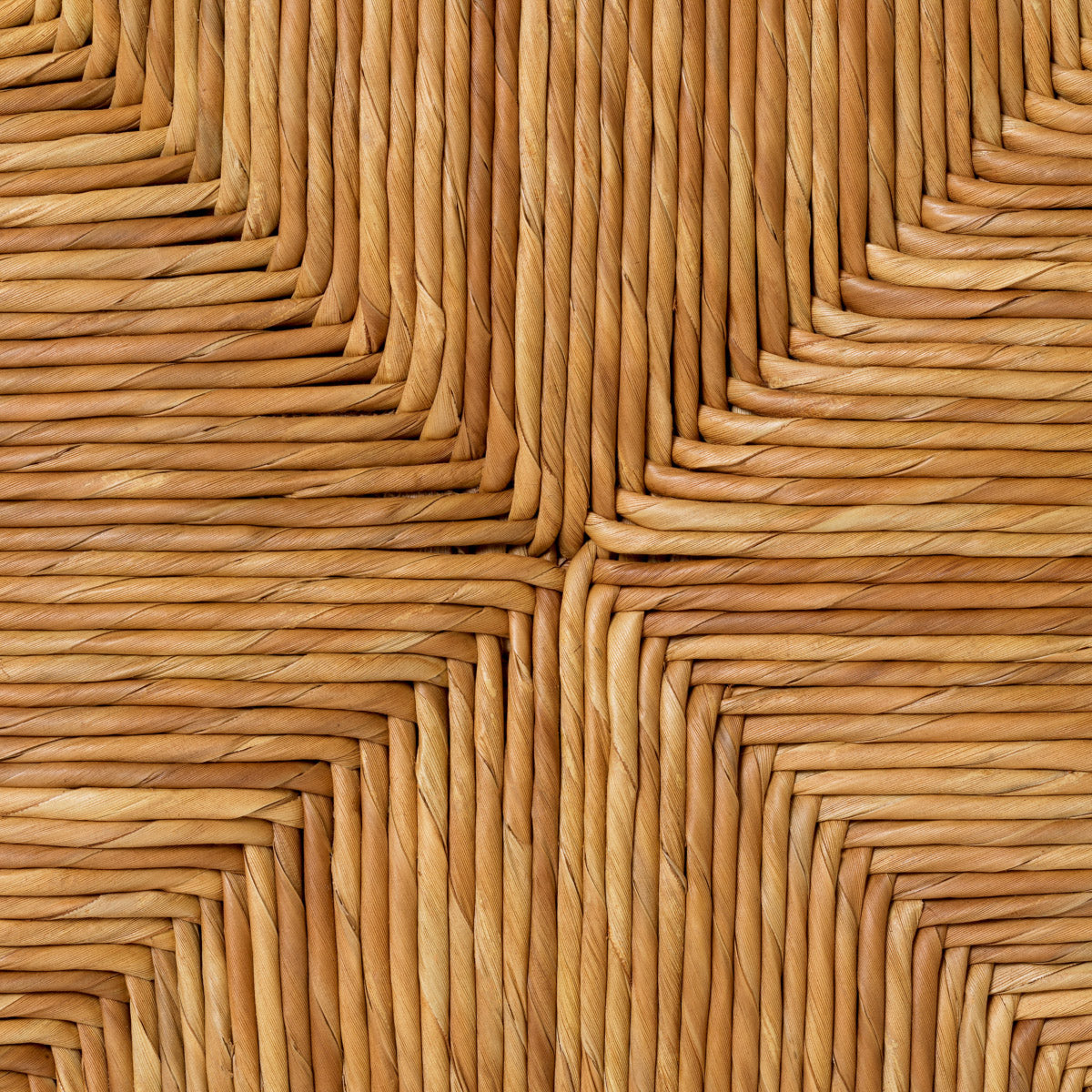 Eichholtz Planter Aruba this planter pairs refined design with elevated materials for a statement in any luxury interior.