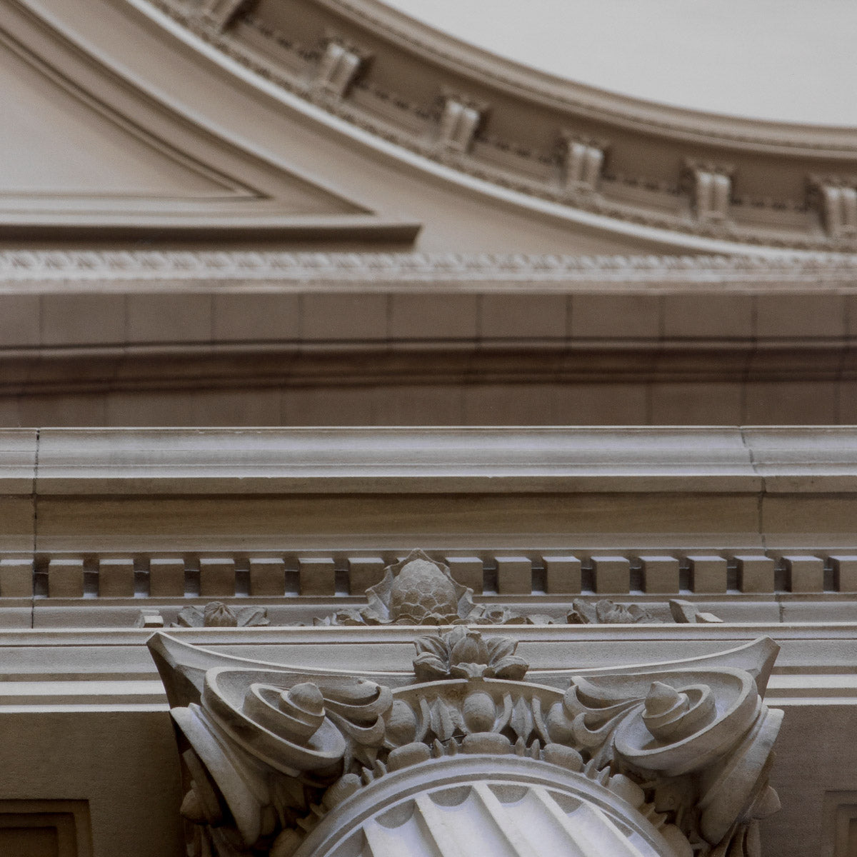 Eichholtz Print 2 Interior print focuses on a column that supports the museum's iconic roof, echoing the neoclassical grandeur