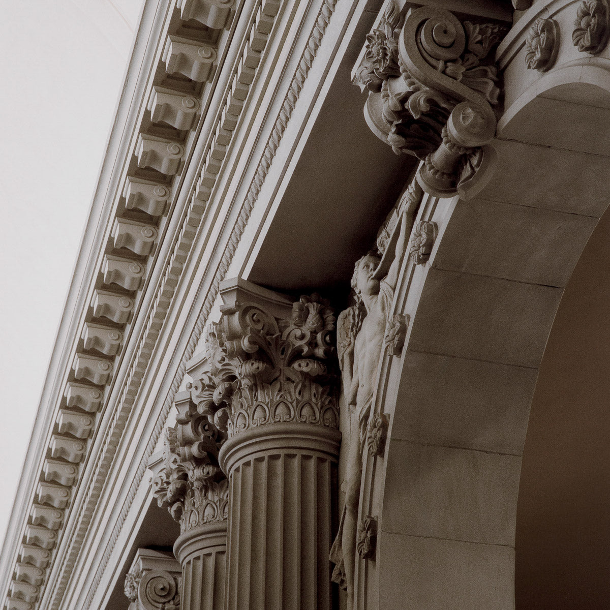 Eichholtz Print 4 Interior Great Hall at The Met. This print beautifully captures the intricate details of the hall's