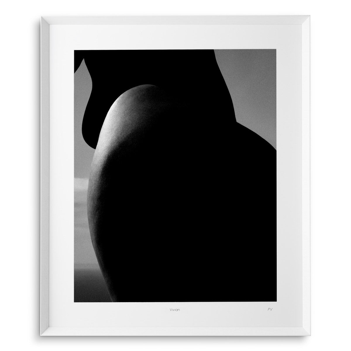 Eichholtz Print Philippe Vogelenzang - Vivian Unveil the allure of Philippe Vogelenzang's "Vivian" print, encased in a pristine white woo...
