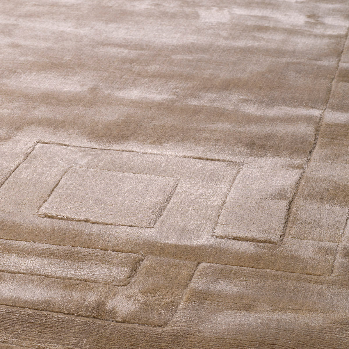 Eichholtz Rug Abbot 118.11 in x 157.48 in Featuring a beautiful border, the hand woven natural Abbot Carpet 118.11 in x 157.48 in has a nice sheen