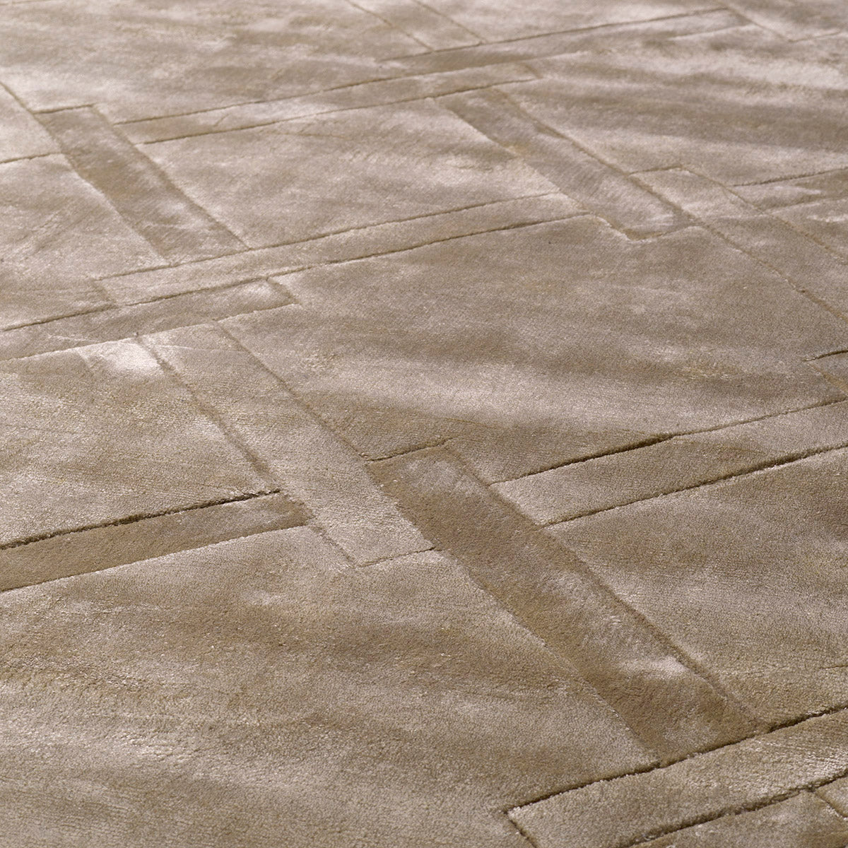 Eichholtz Rug La Belle 118.11 in x 157.48 in There's nothing quite like the soft feel under your feet when you walk on a