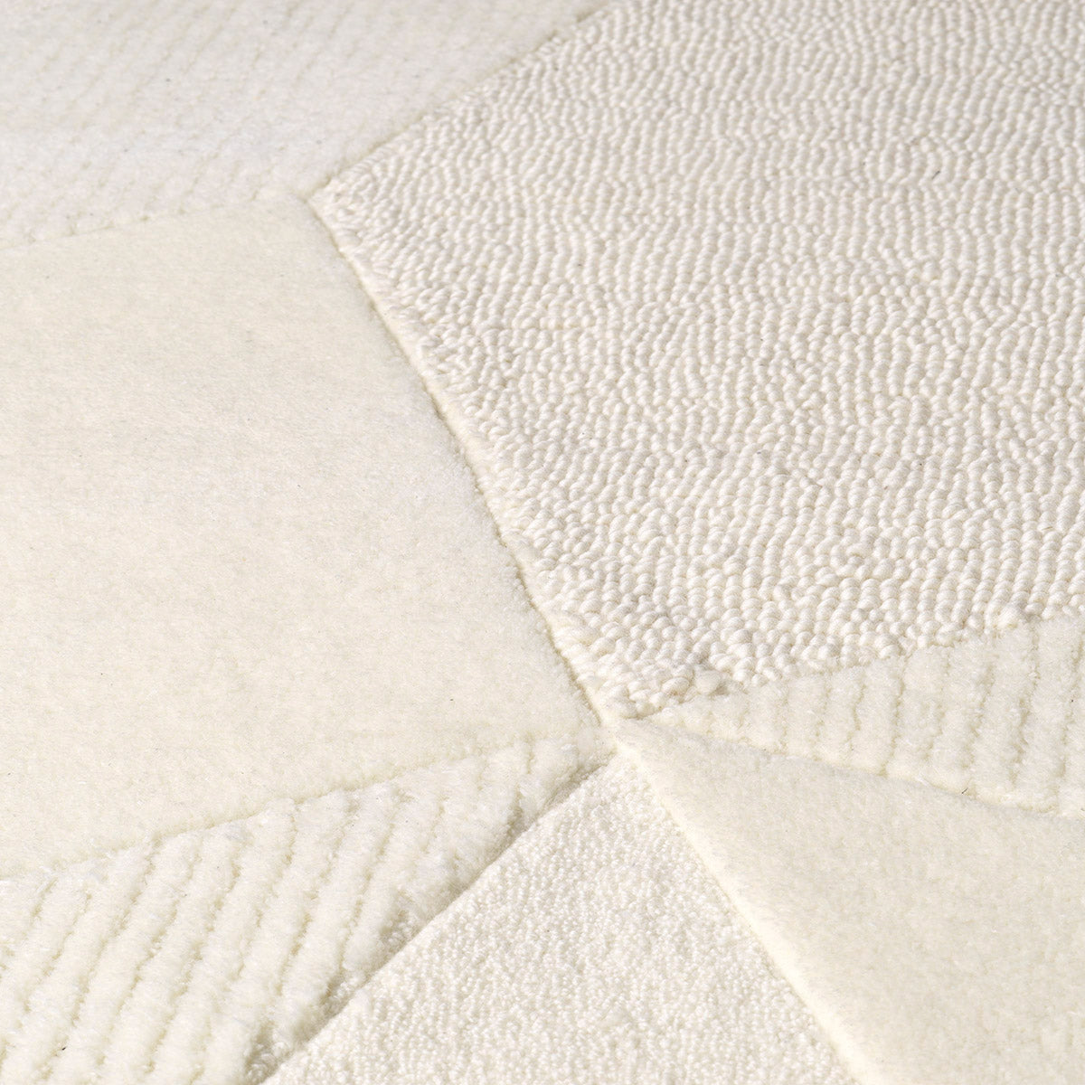 Eichholtz Rug Osumi 118.11 in x 157.48 in 0 Rug Osumi 118.11 in x 157.48 in Crafted by Eichholtz this carpet pairs refined design