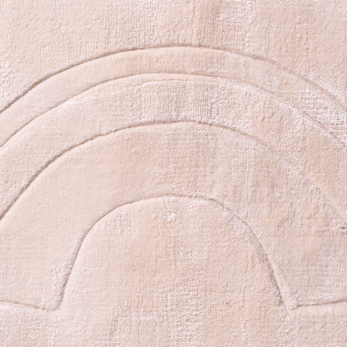 Eichholtz Rug Palazzo fiber is a perfect natural replacement for real silk. This beautiful round rug is hard