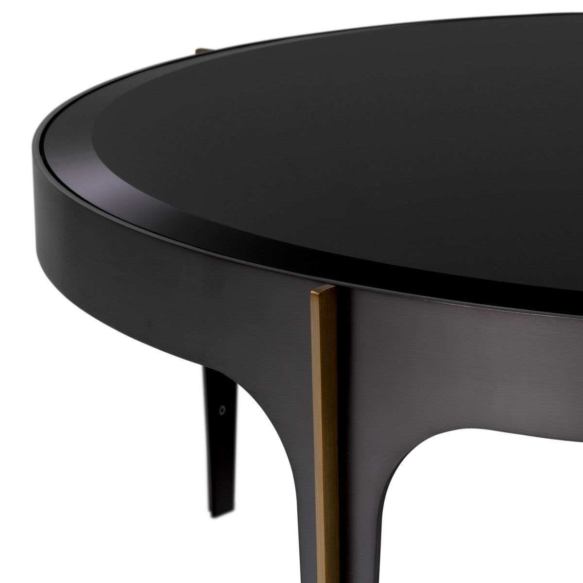Eichholtz Side Table Artemisa accents embellish the tapered feet. A circular beveled glass top ensures a high level of