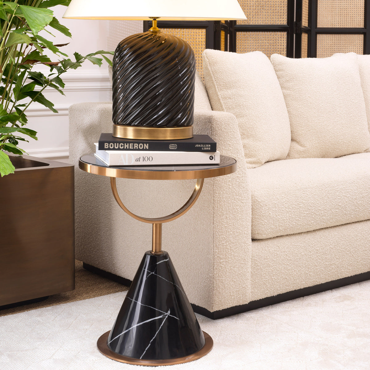 Eichholtz Side Table Park Lane Side Table suits both classic and contemporary interiors. Characterised by a round tabletop and conical