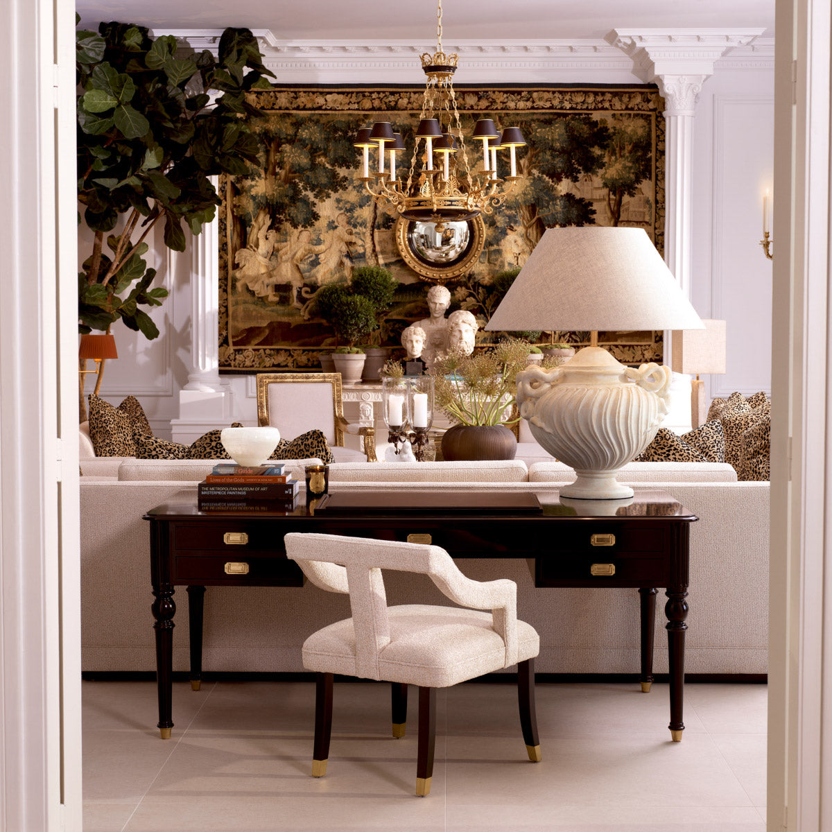 Eichholtz Table Lamp Antonine an ancient Roman vase (2nd half of the 2nd century CE) from the Antonine period.