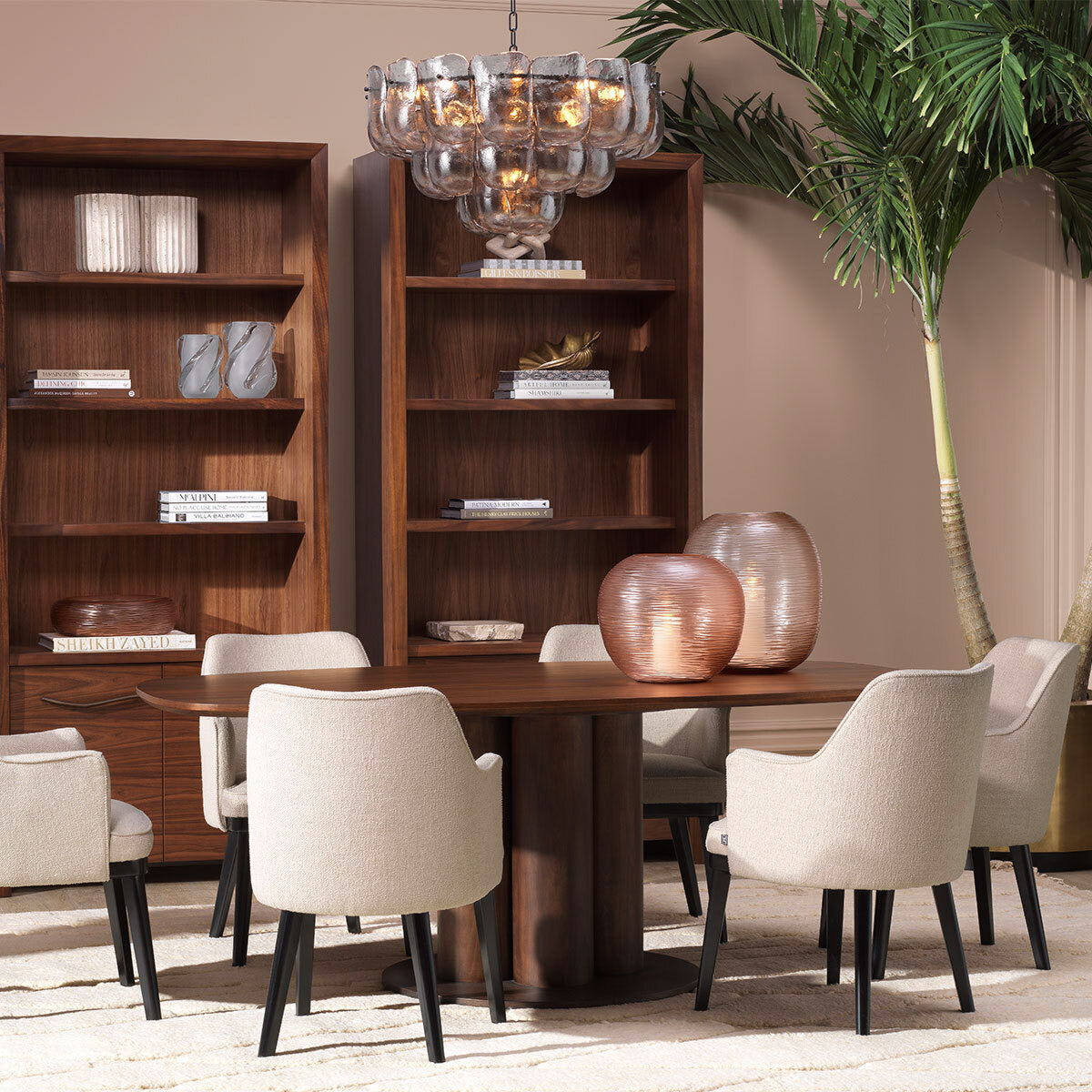 Eichholtz Vase Alessio S This beautiful vase is handblown from two colours of recycled glass, after which skilled artisans