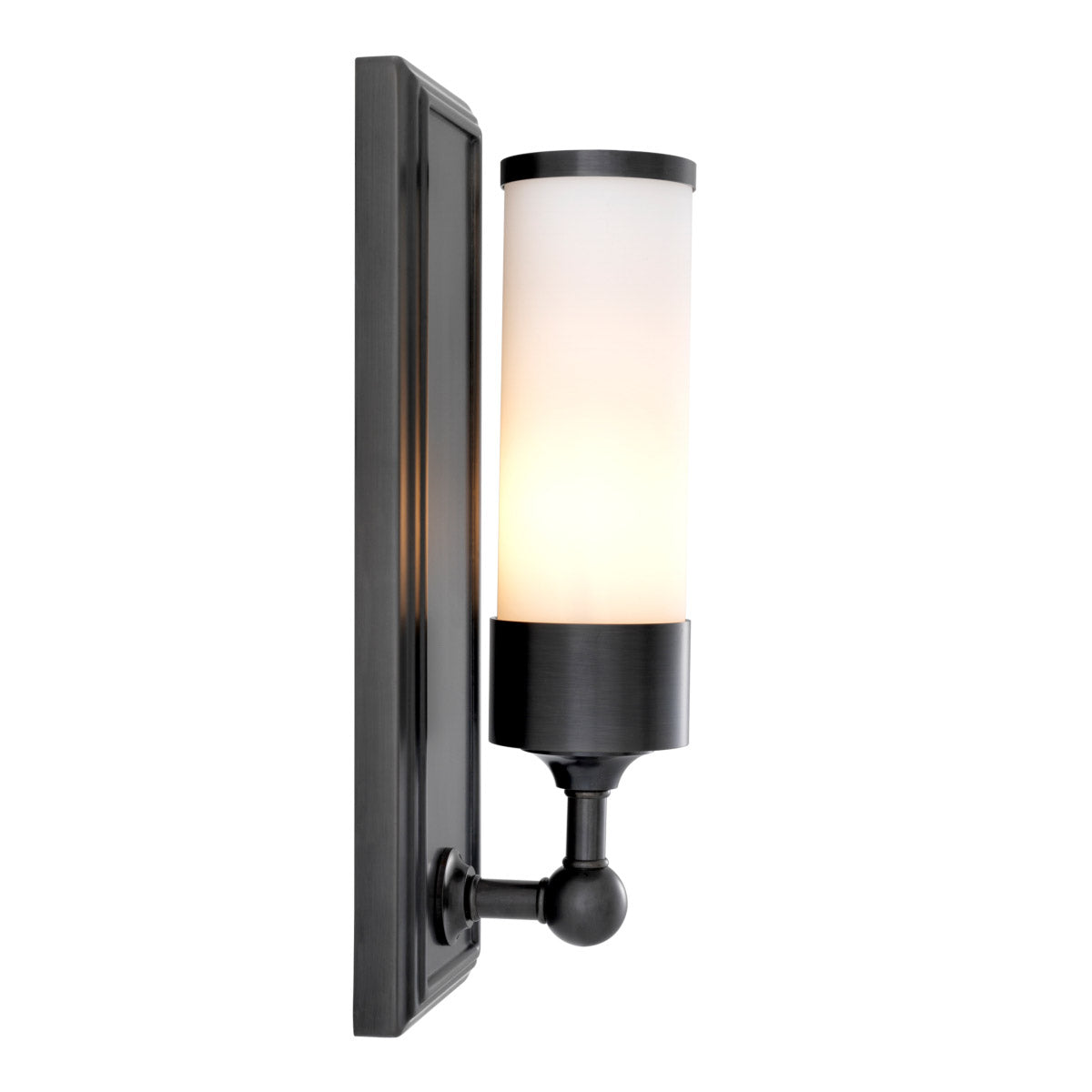Eichholtz Wall Lamp Valentine warm glow to your home. Featuring a rectangular backplate with a clean-lined arm and a